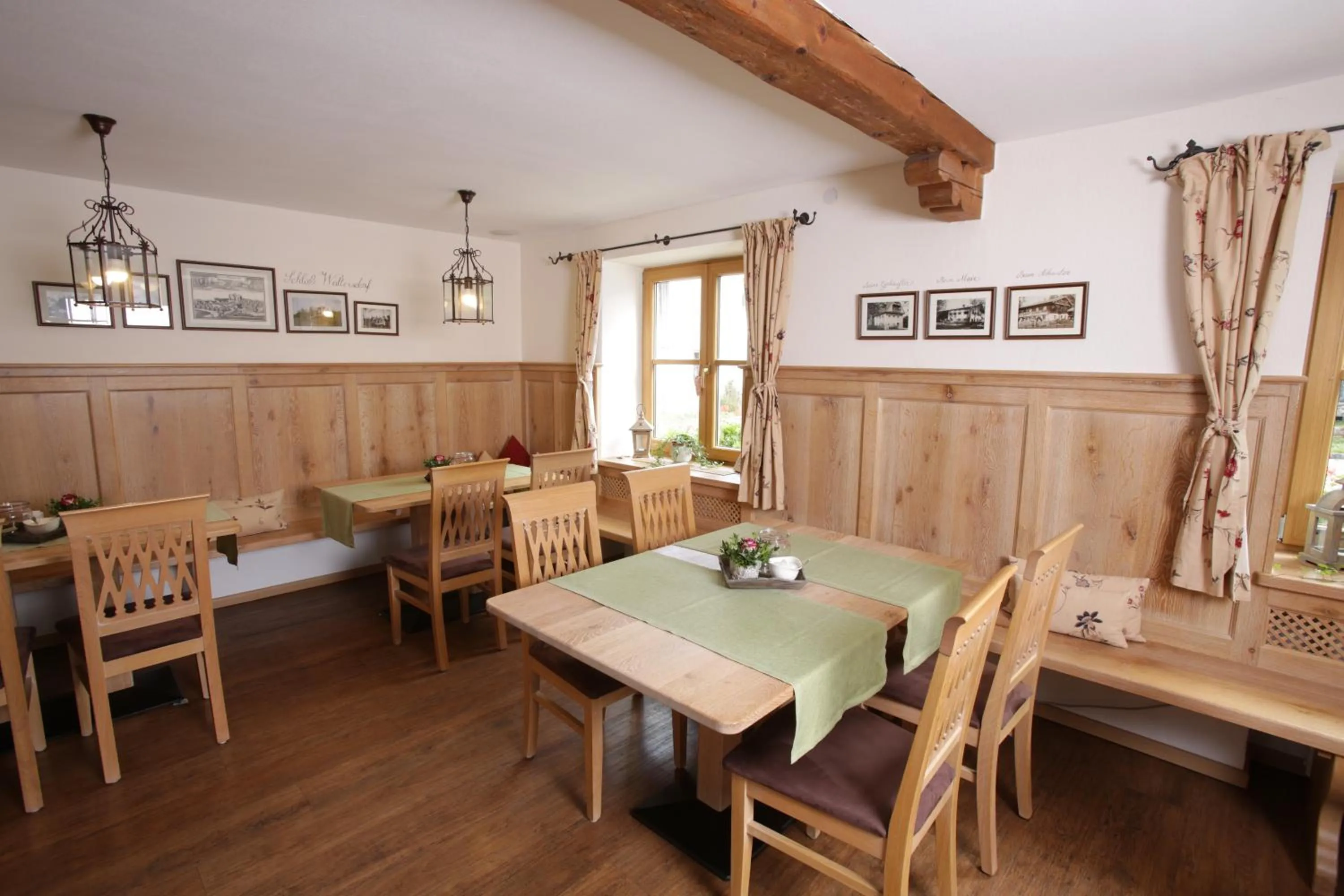 Restaurant/places to eat in Pension Schweizerhaus Garni