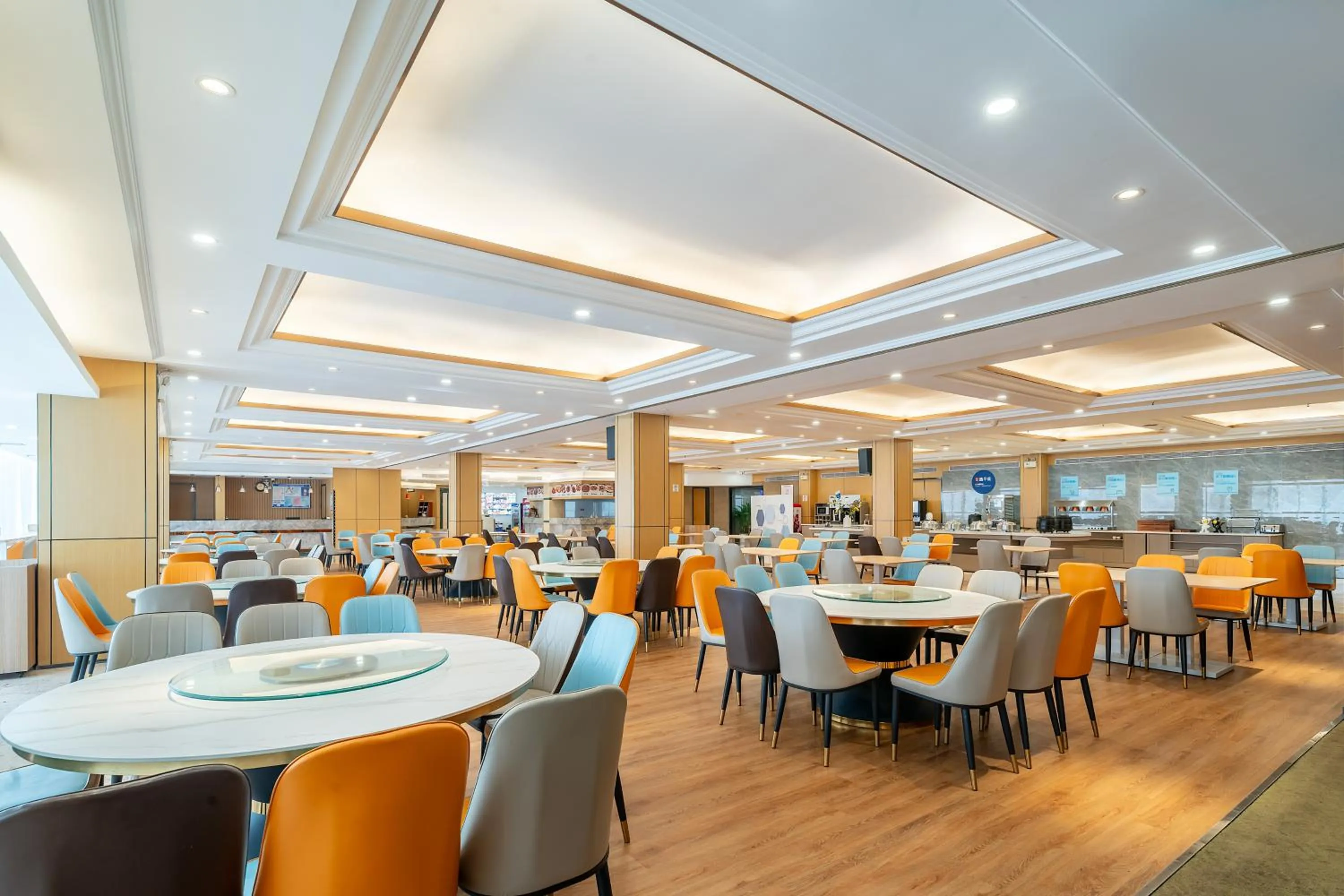 Restaurant/places to eat in Holiday Inn Express Xiamen LuShan