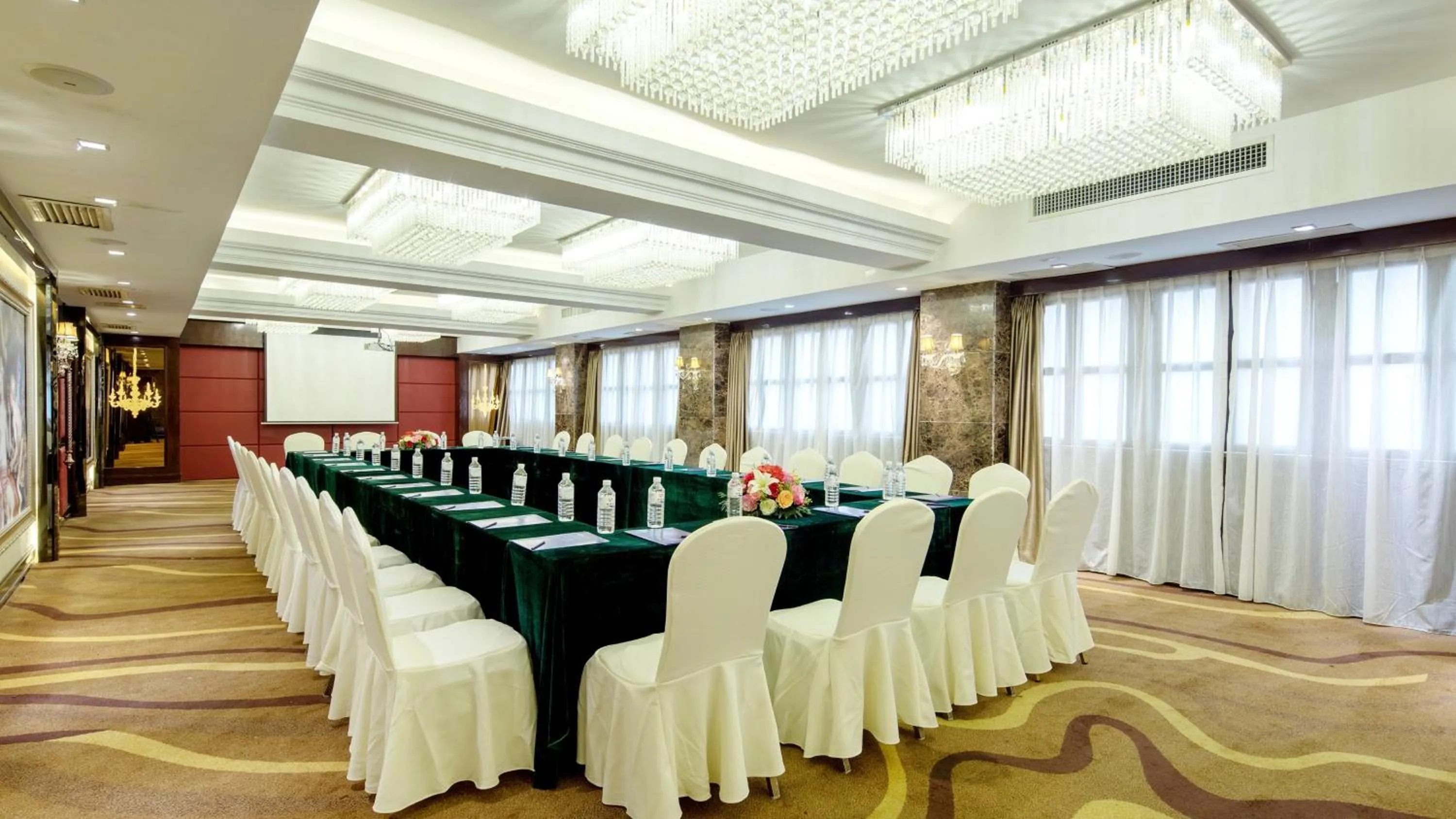Meeting/conference room in Holiday Inn Express Xiamen LuShan