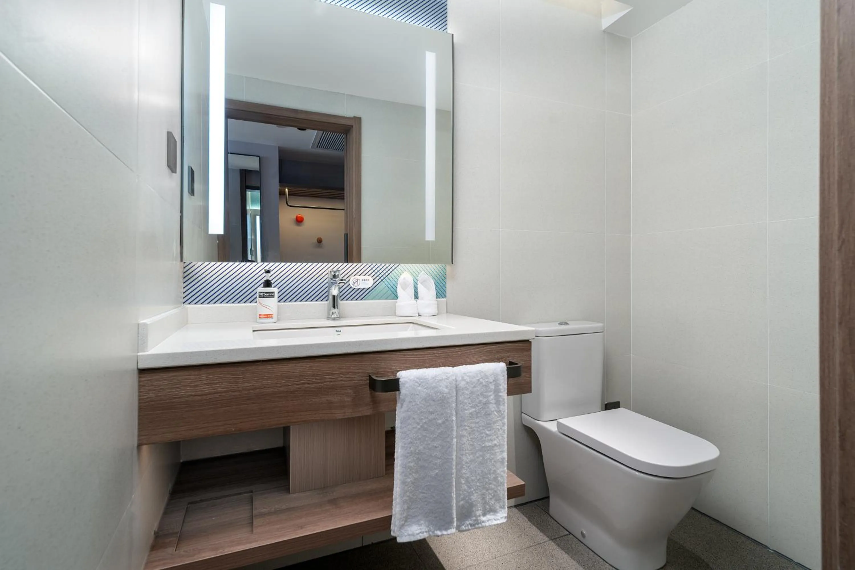 Photo of the whole room in Holiday Inn Express Xiamen LuShan