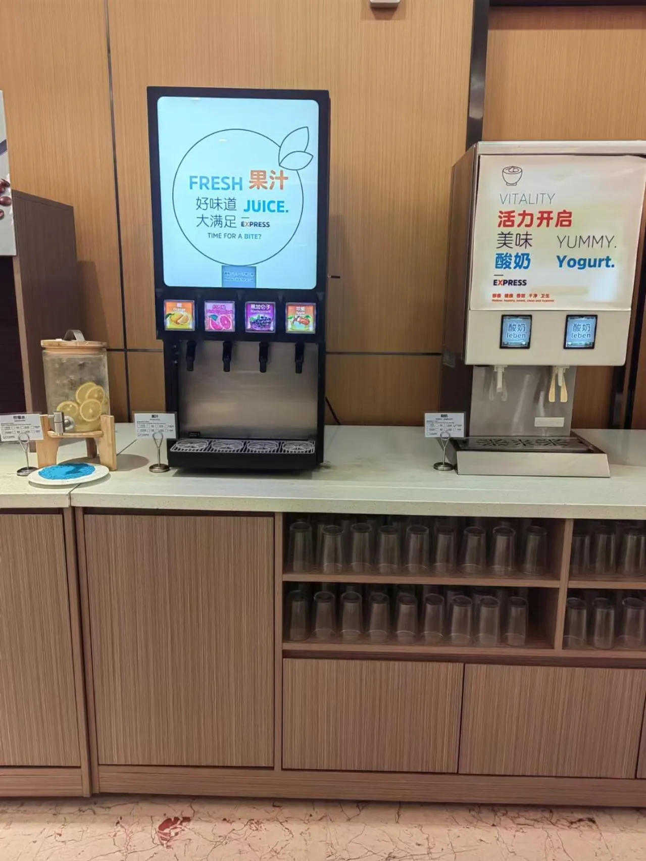 Restaurant/places to eat in Holiday Inn Express Xiamen LuShan