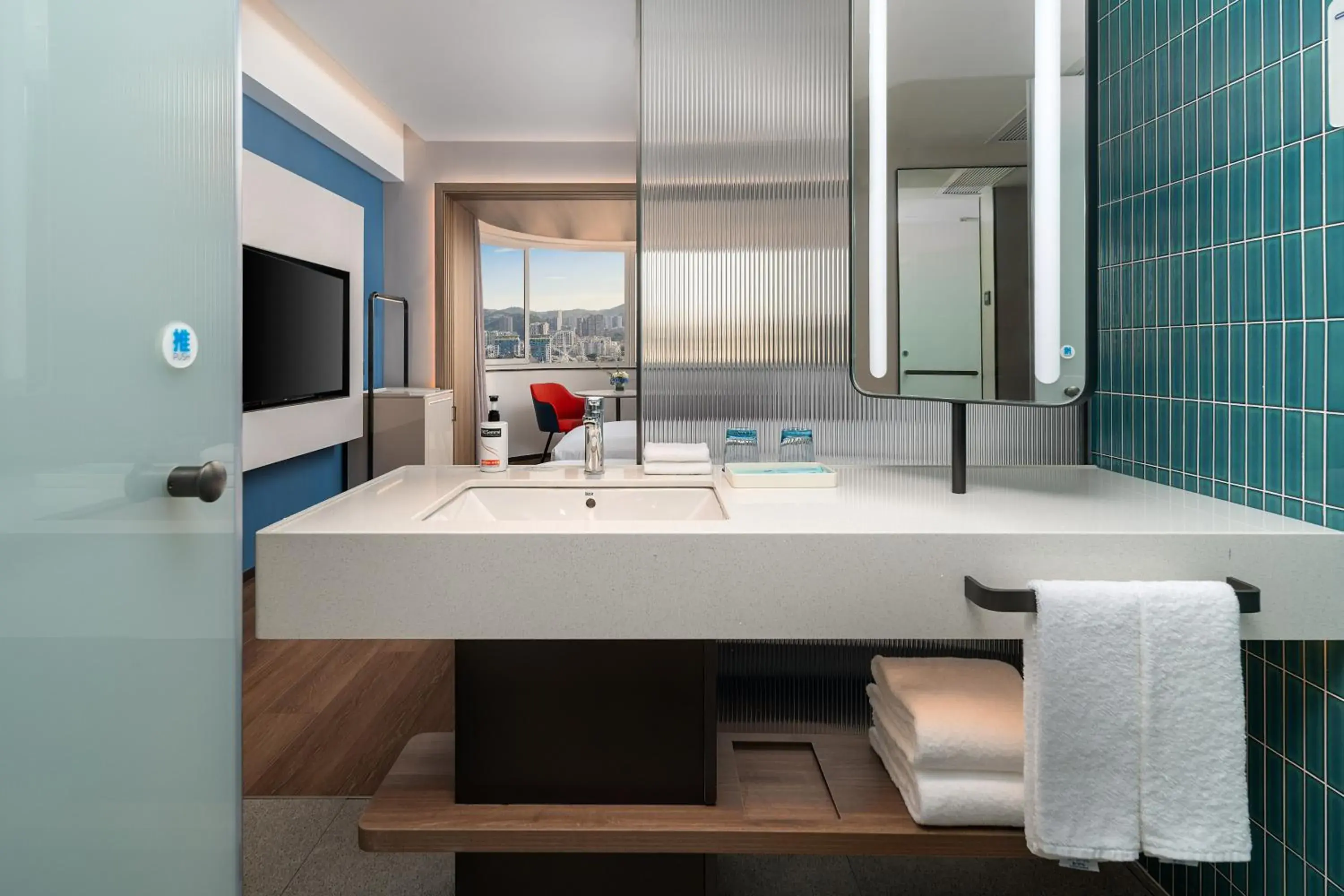 Standard Twin Room with City View in Holiday Inn Express Xiamen Lushan -Shopping Center by IHG Standard Twin Room with City View in Holiday Inn Express Xiamen Lushan -Shopping Center by IHG