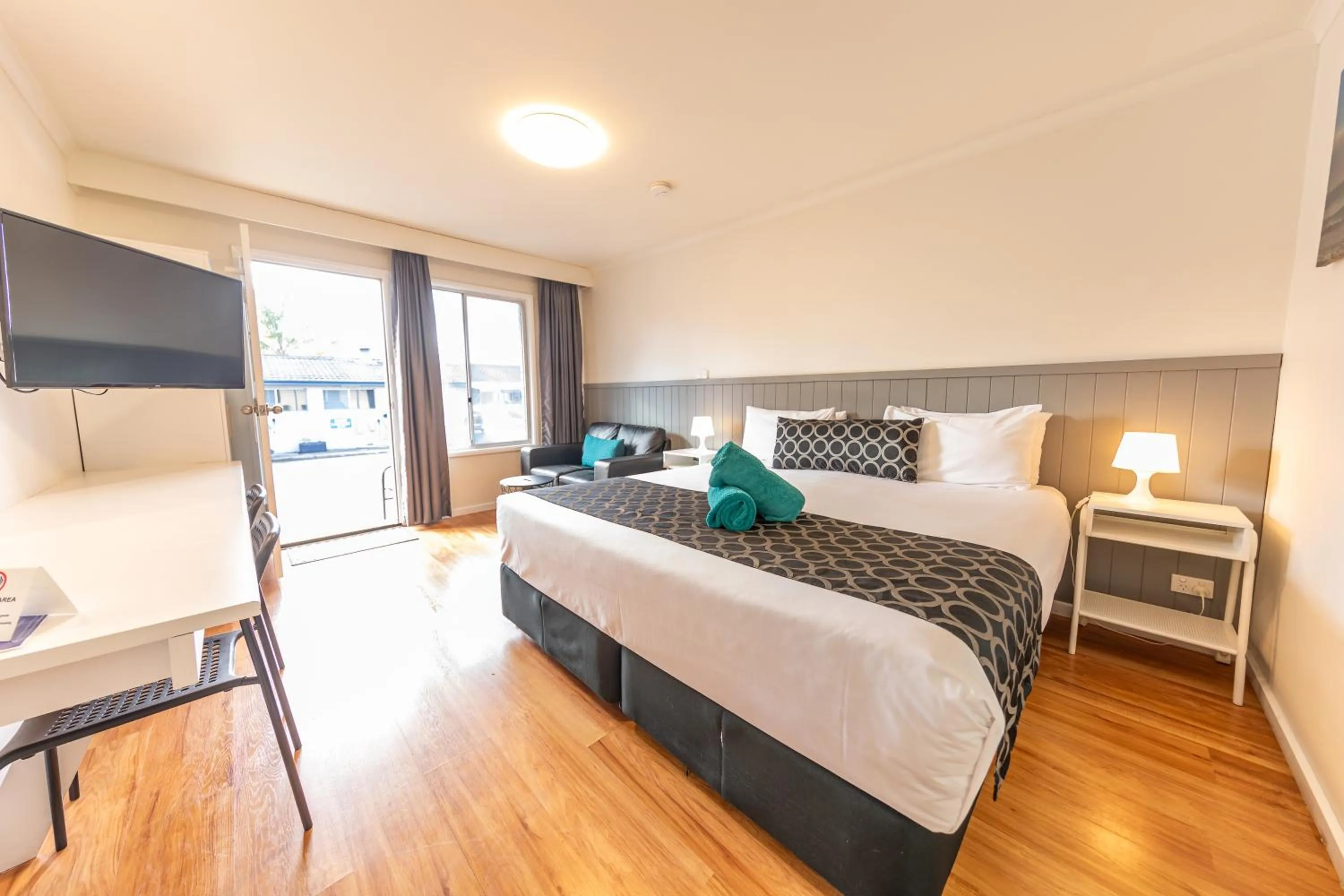 Bedroom, Bed in Eden Motel