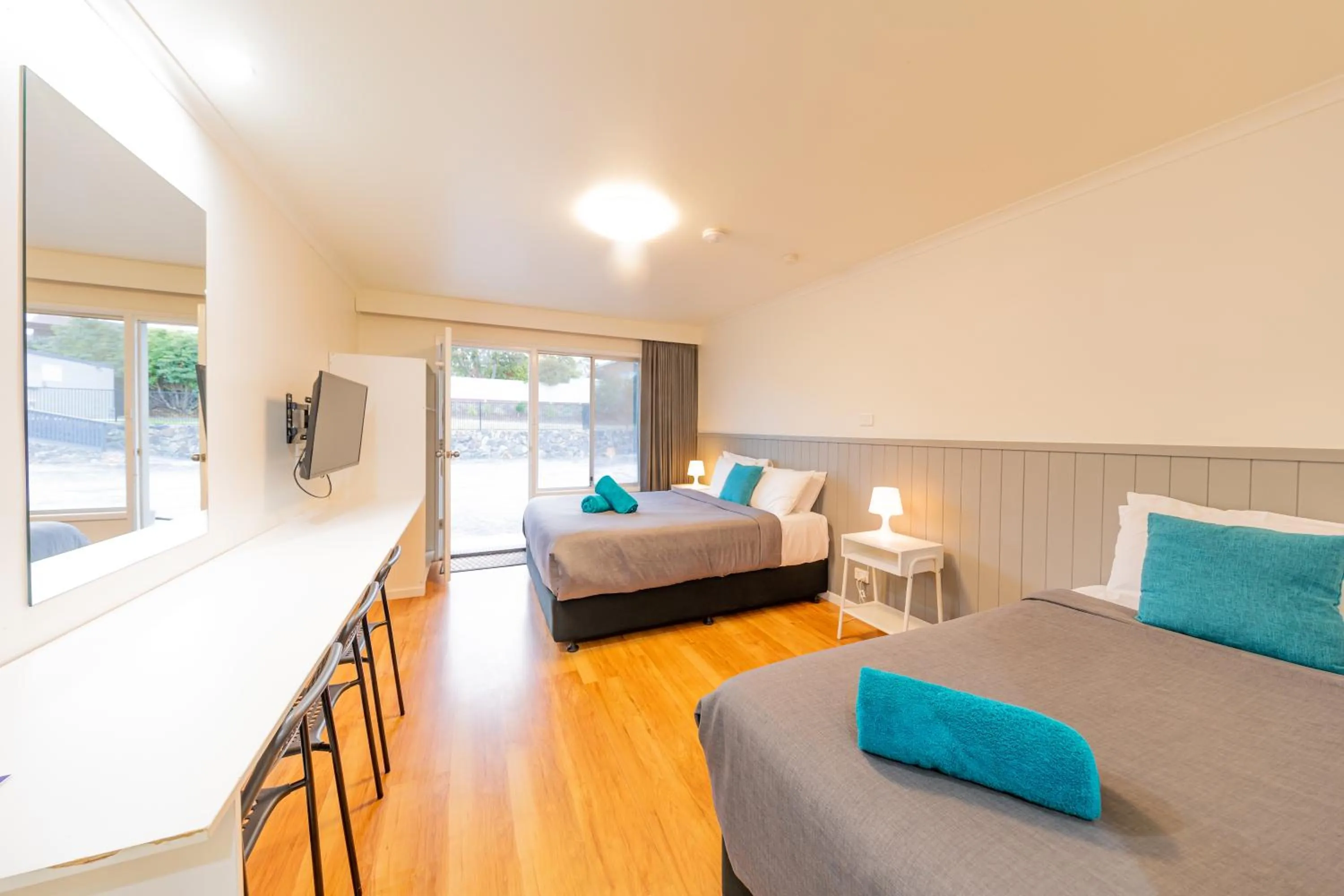 Bedroom, Bed in Eden Motel