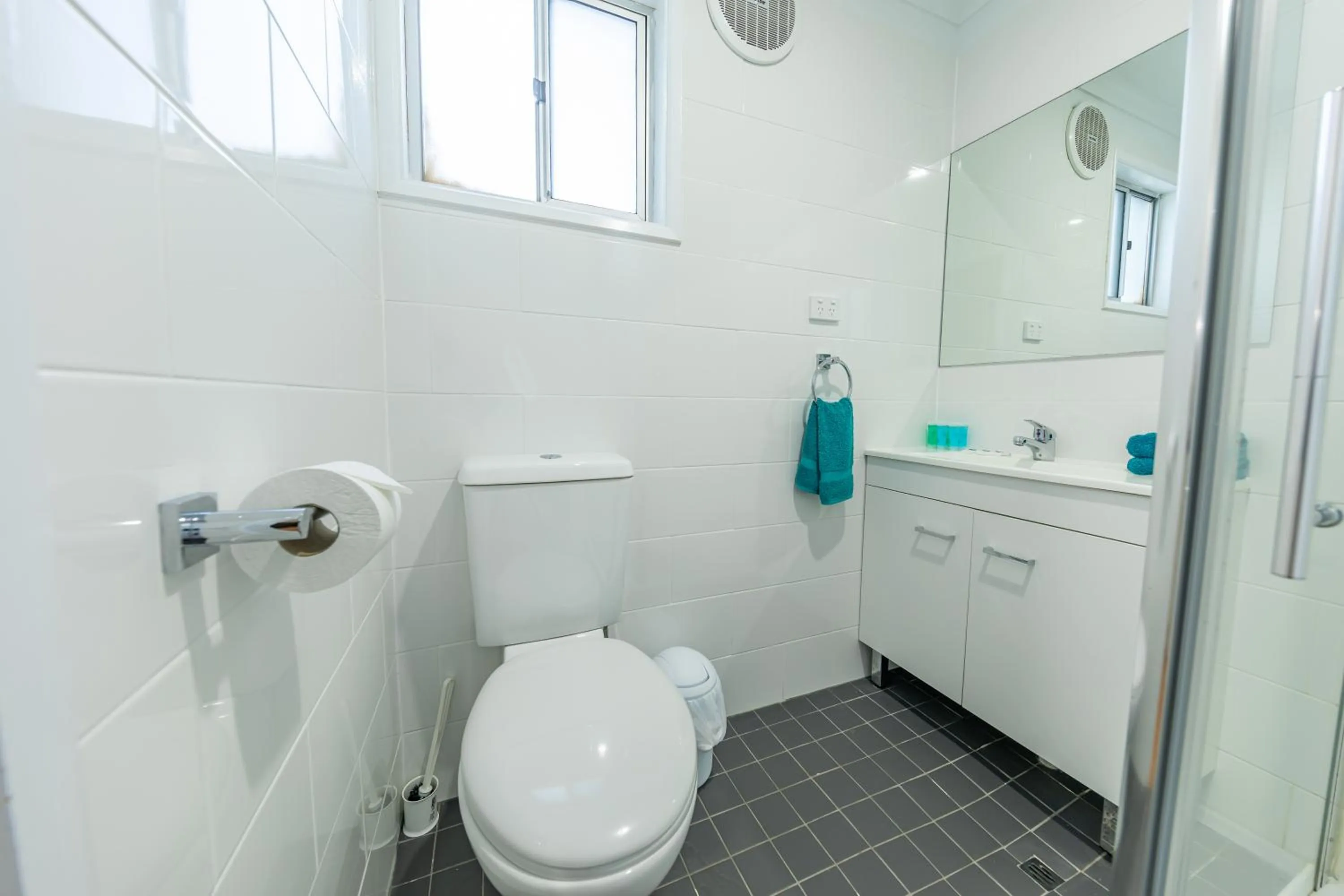 Bathroom in Eden Motel