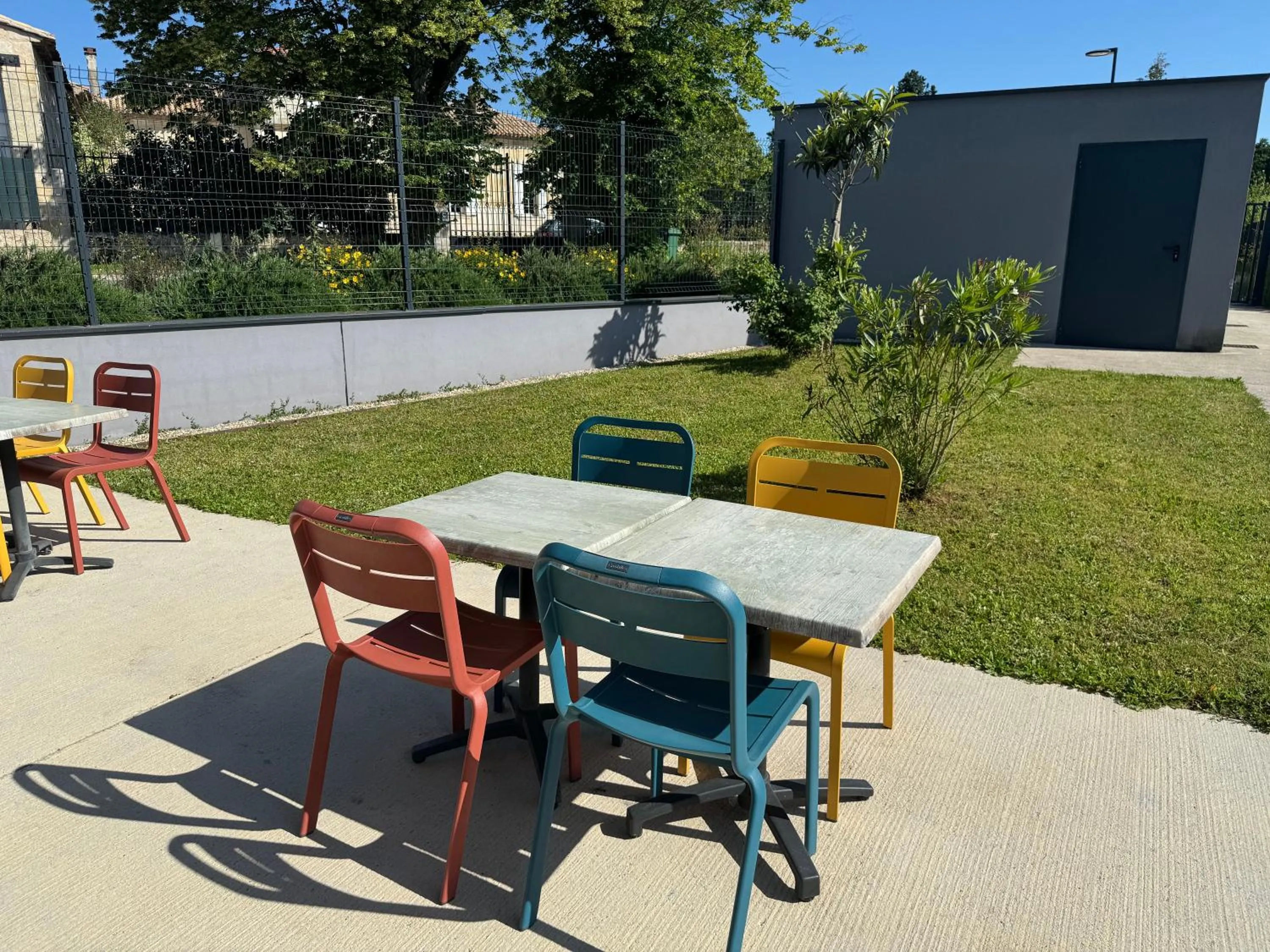 Patio in Kyriad Bordeaux Nord Sainte Eulalie