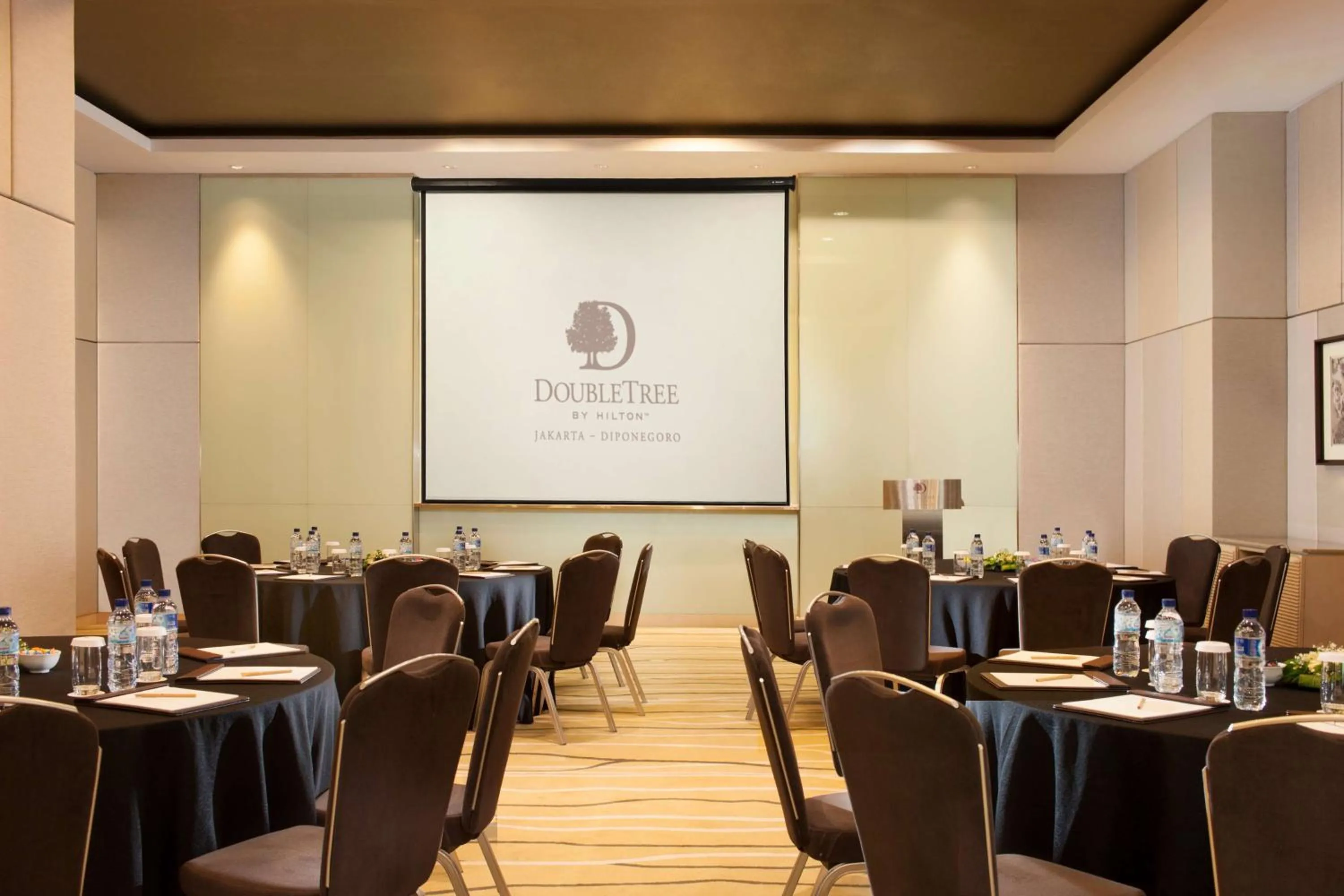 Meeting/conference room in DoubleTree by Hilton Jakarta - Diponegoro