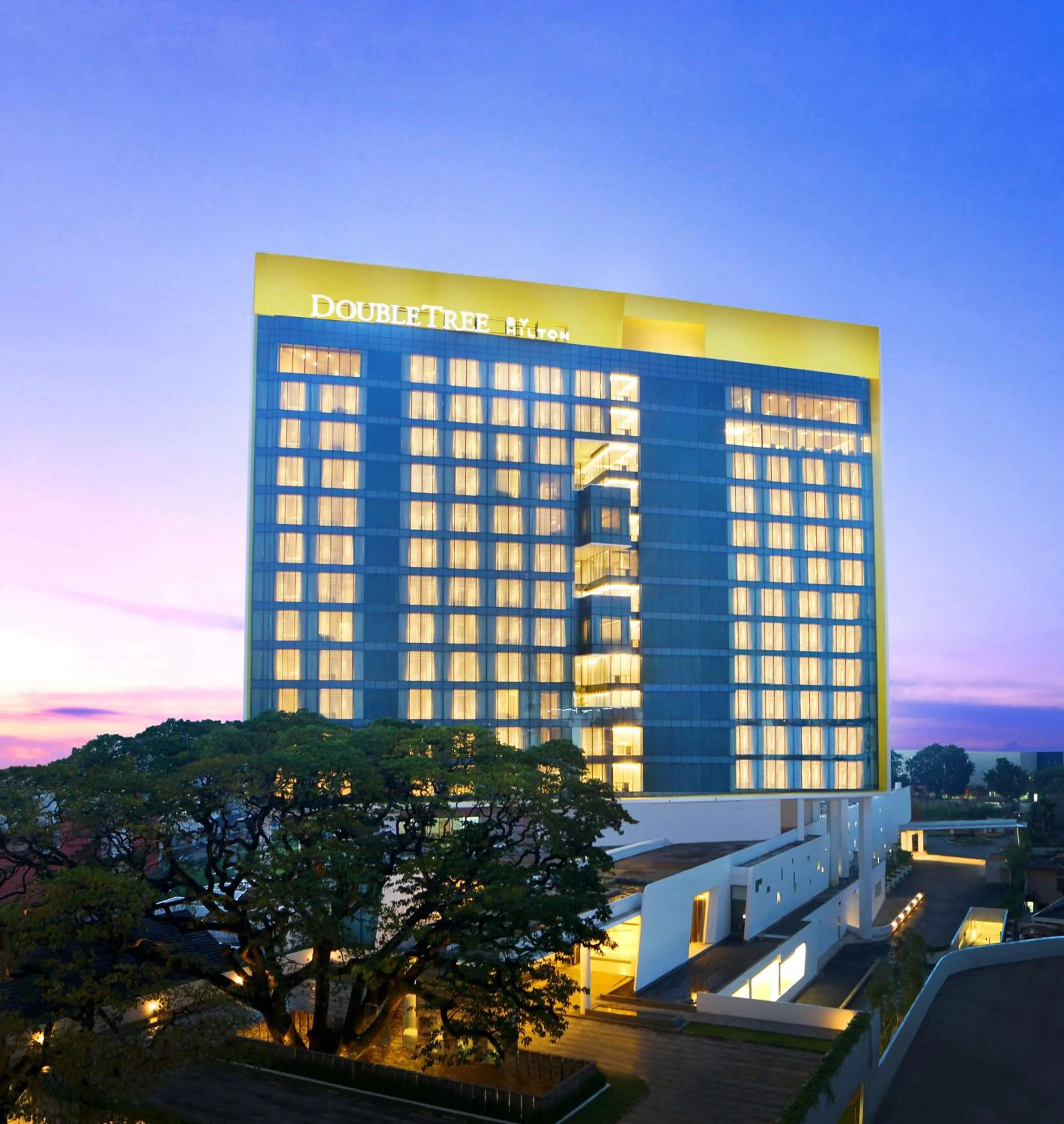 Property building in DoubleTree by Hilton Jakarta - Diponegoro