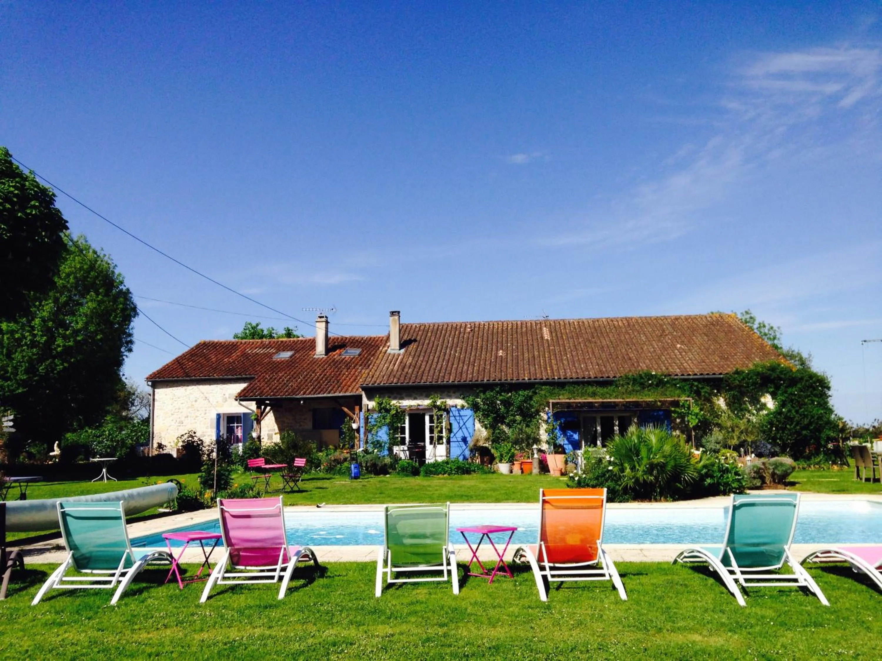 Property building in Chambres d'hôtes Larroquinière