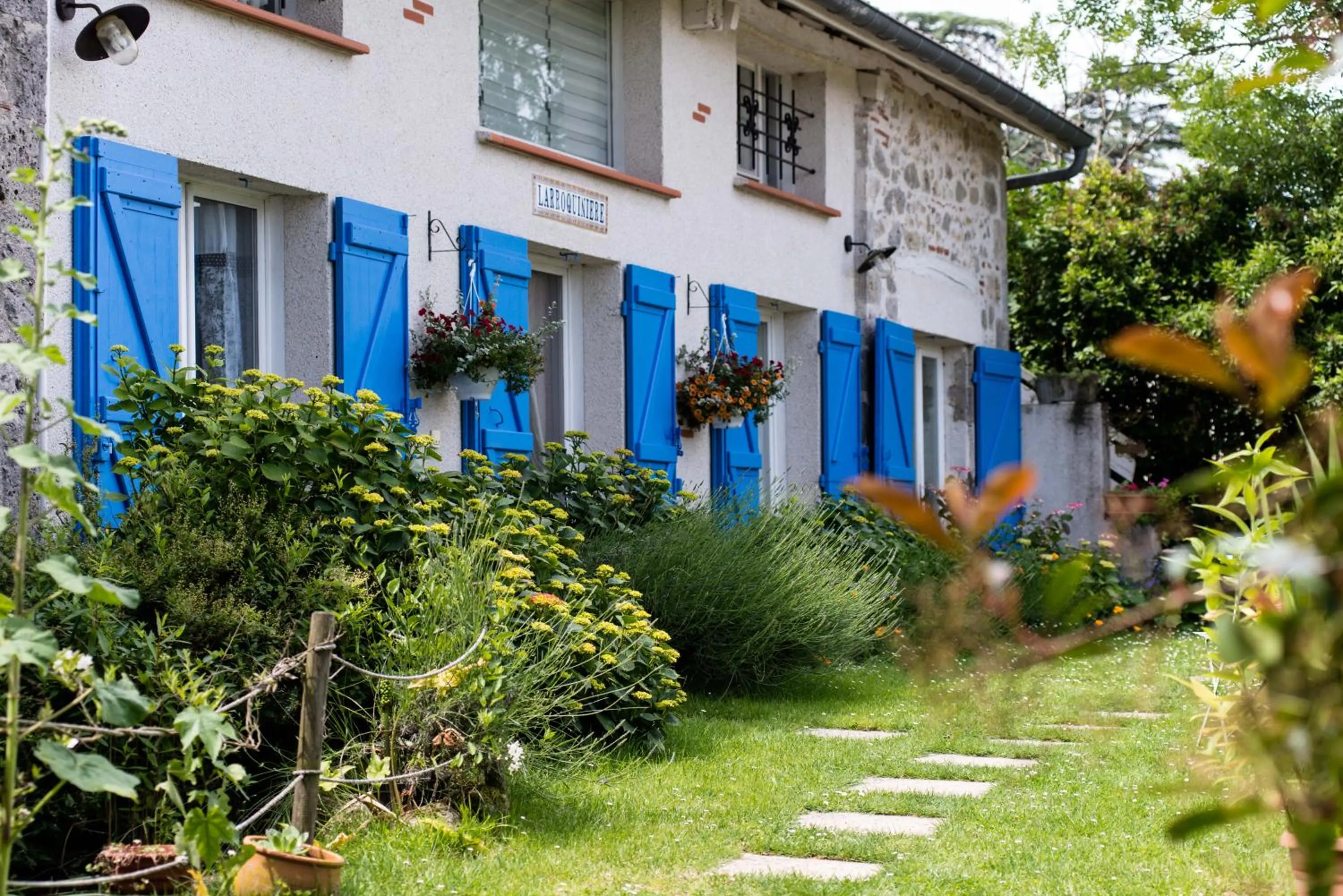 Property building in Chambres d'hôtes Larroquinière