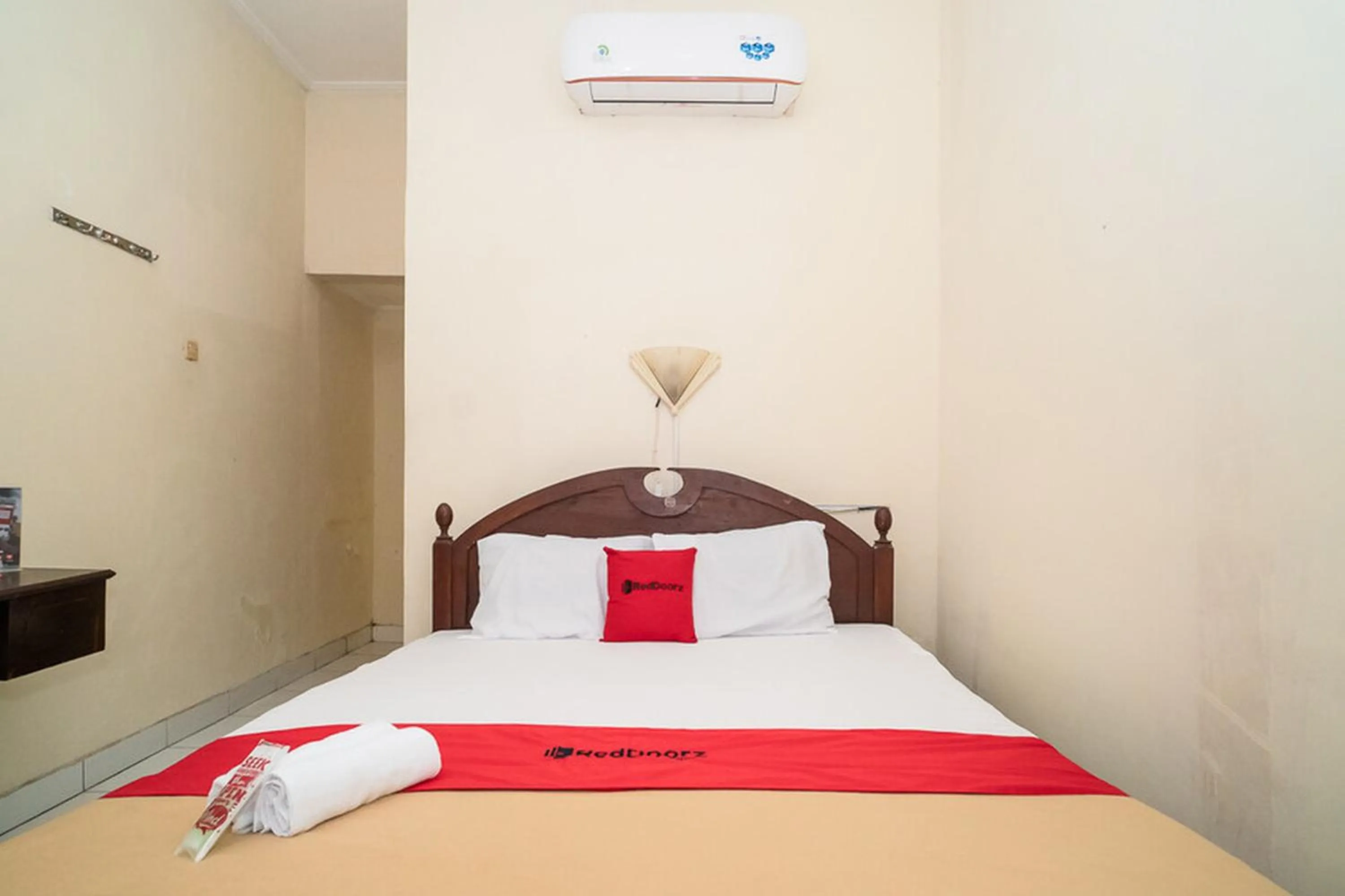 Bed in RedDoorz near Kampus 3 UTY Yogyakarta