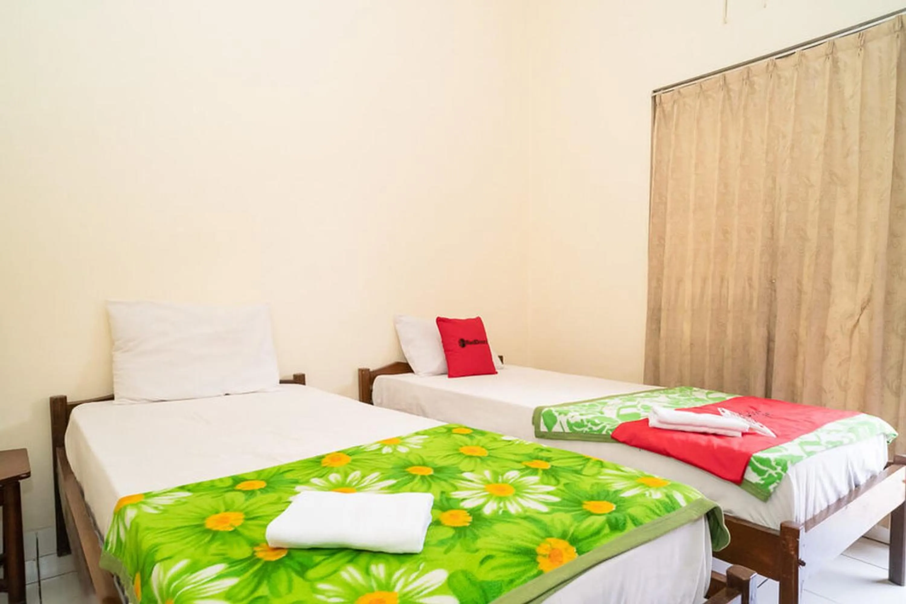 Bed in RedDoorz near Kampus 3 UTY Yogyakarta