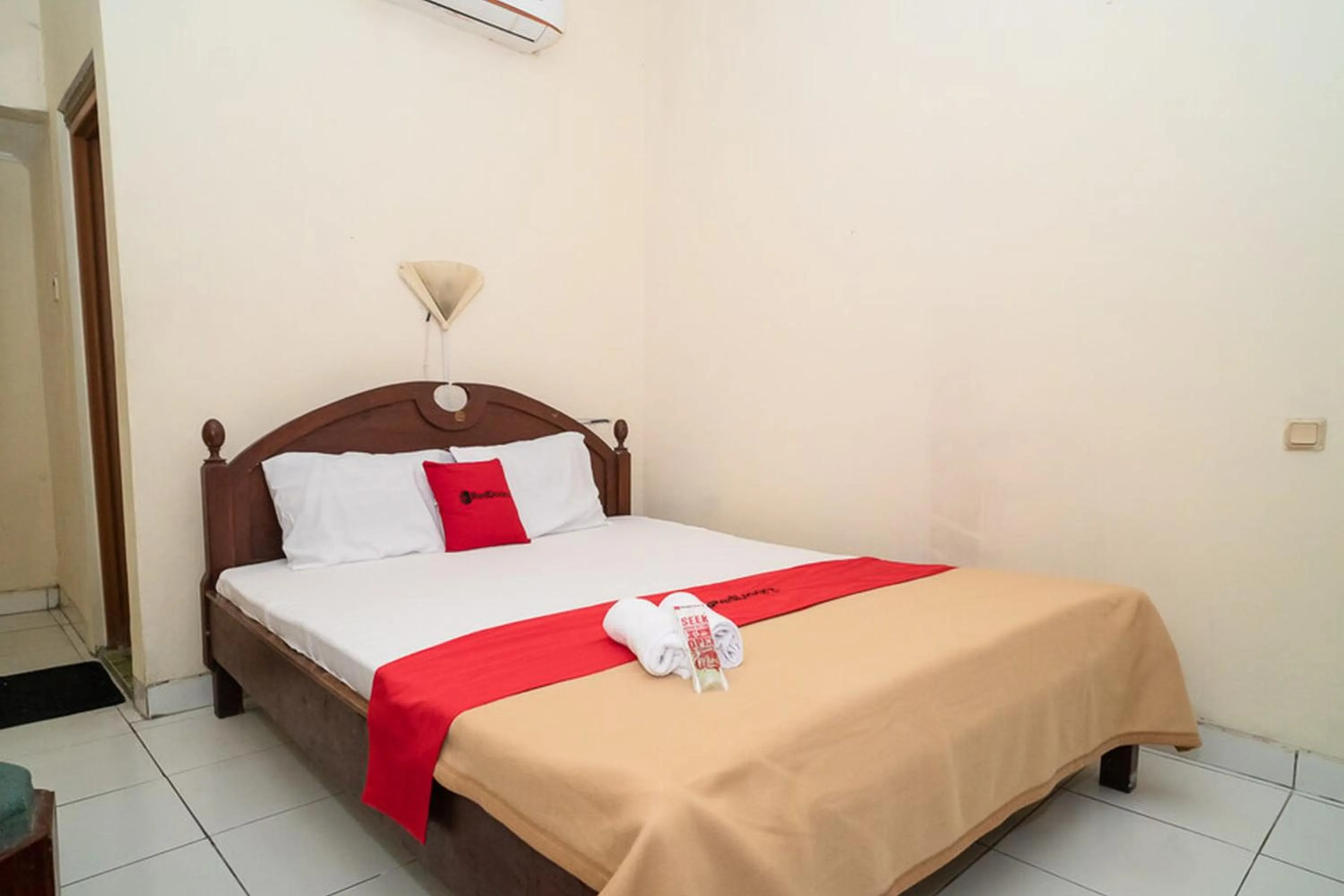 Bed in RedDoorz near Kampus 3 UTY Yogyakarta