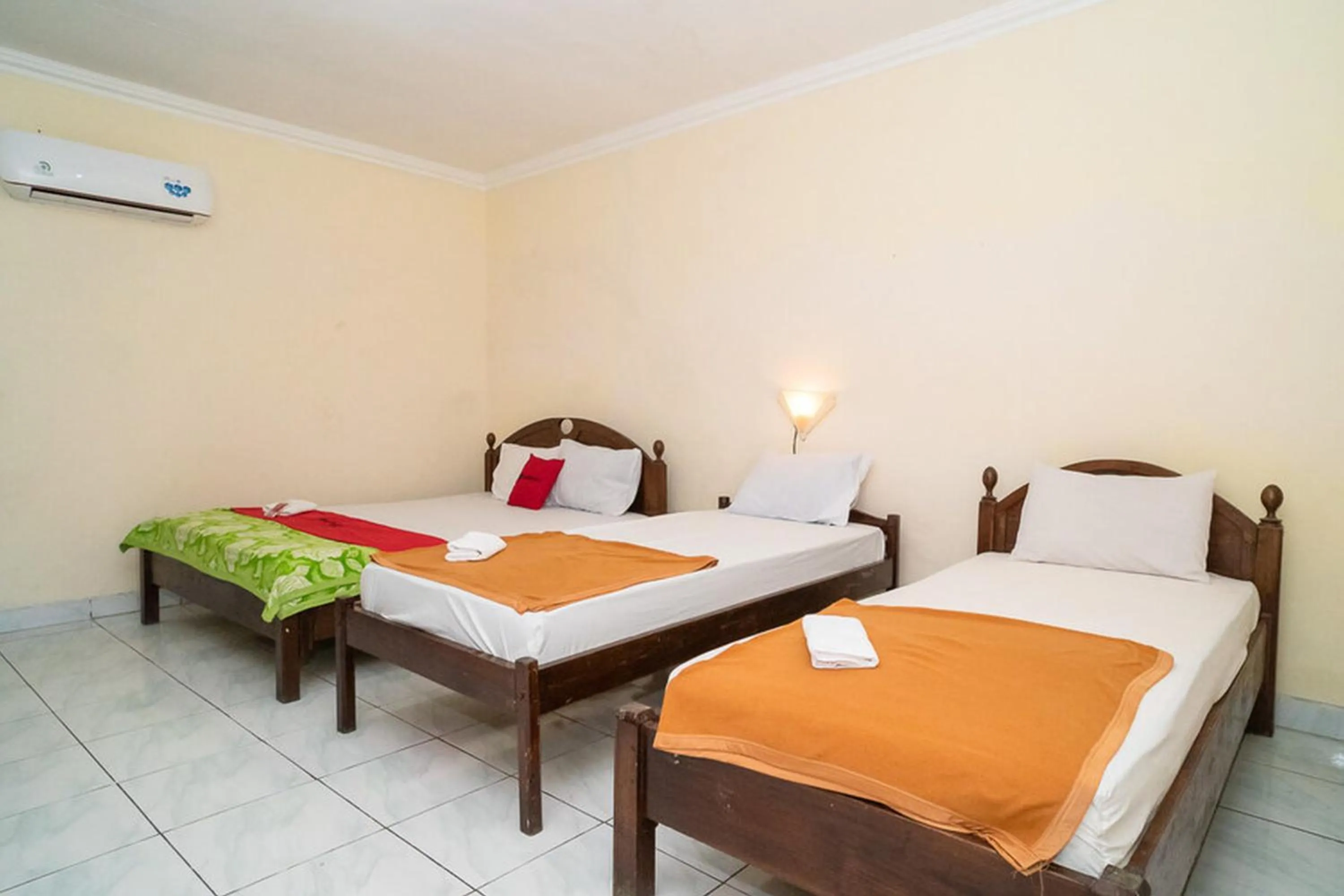 Bed in RedDoorz near Kampus 3 UTY Yogyakarta