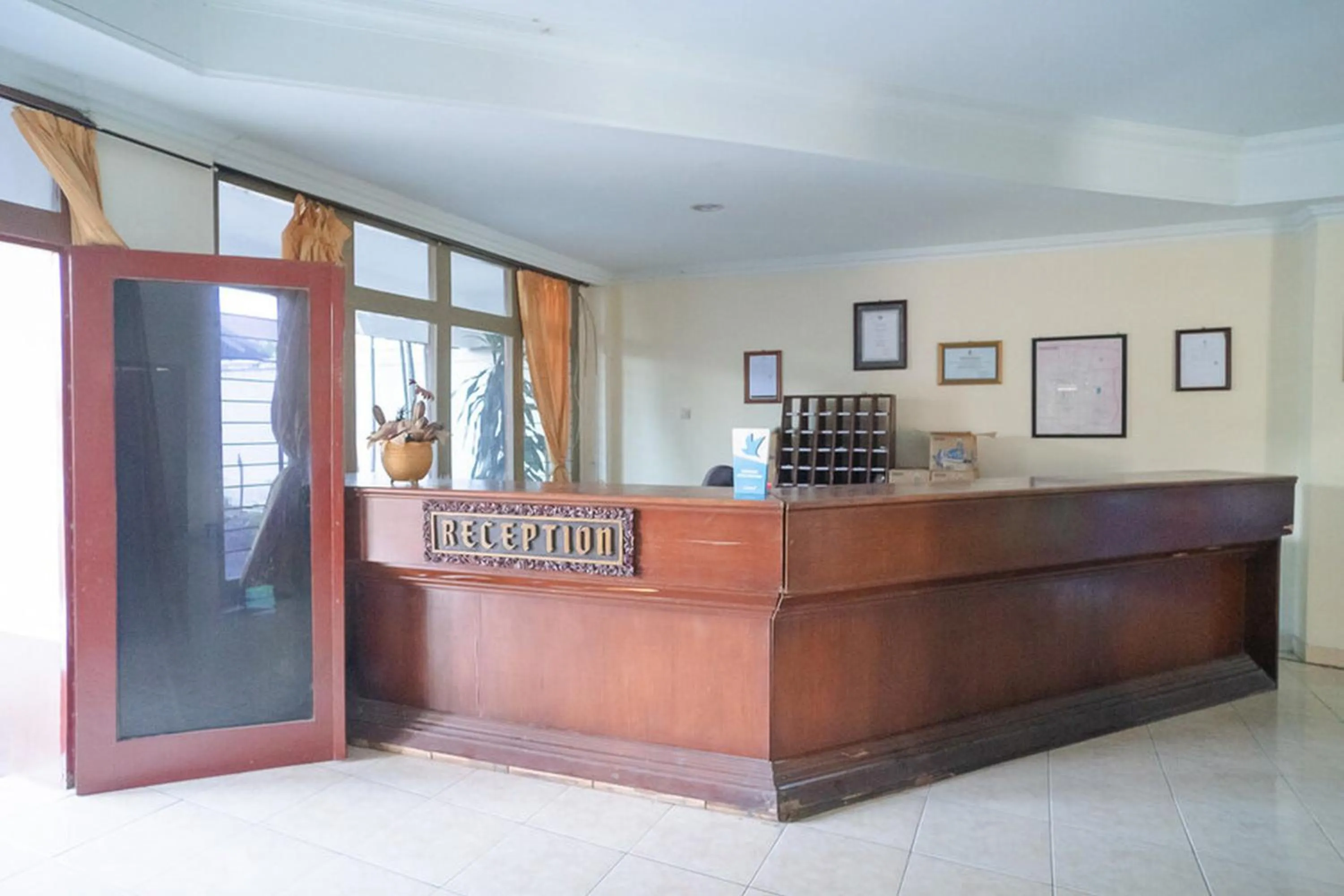 Lobby or reception in RedDoorz near Kampus 3 UTY Yogyakarta