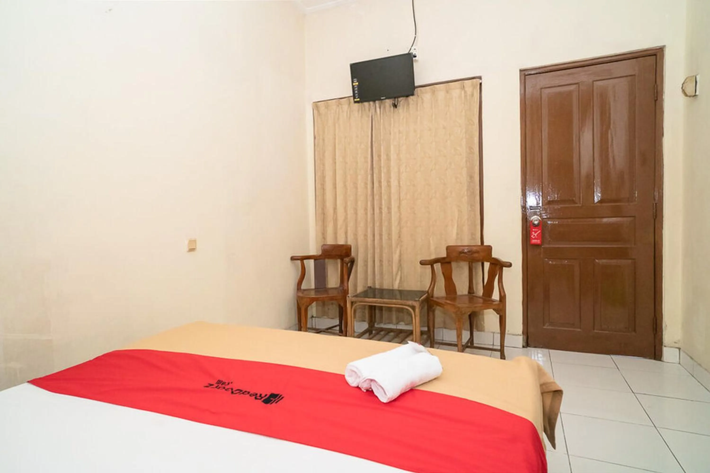 Bed in RedDoorz near Kampus 3 UTY Yogyakarta