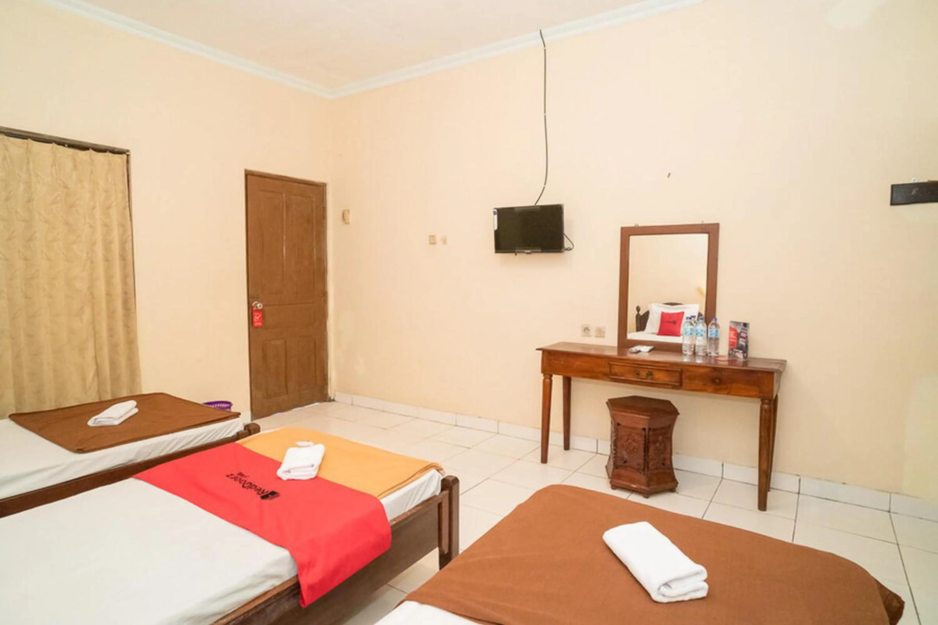 Bed in RedDoorz near Kampus 3 UTY Yogyakarta