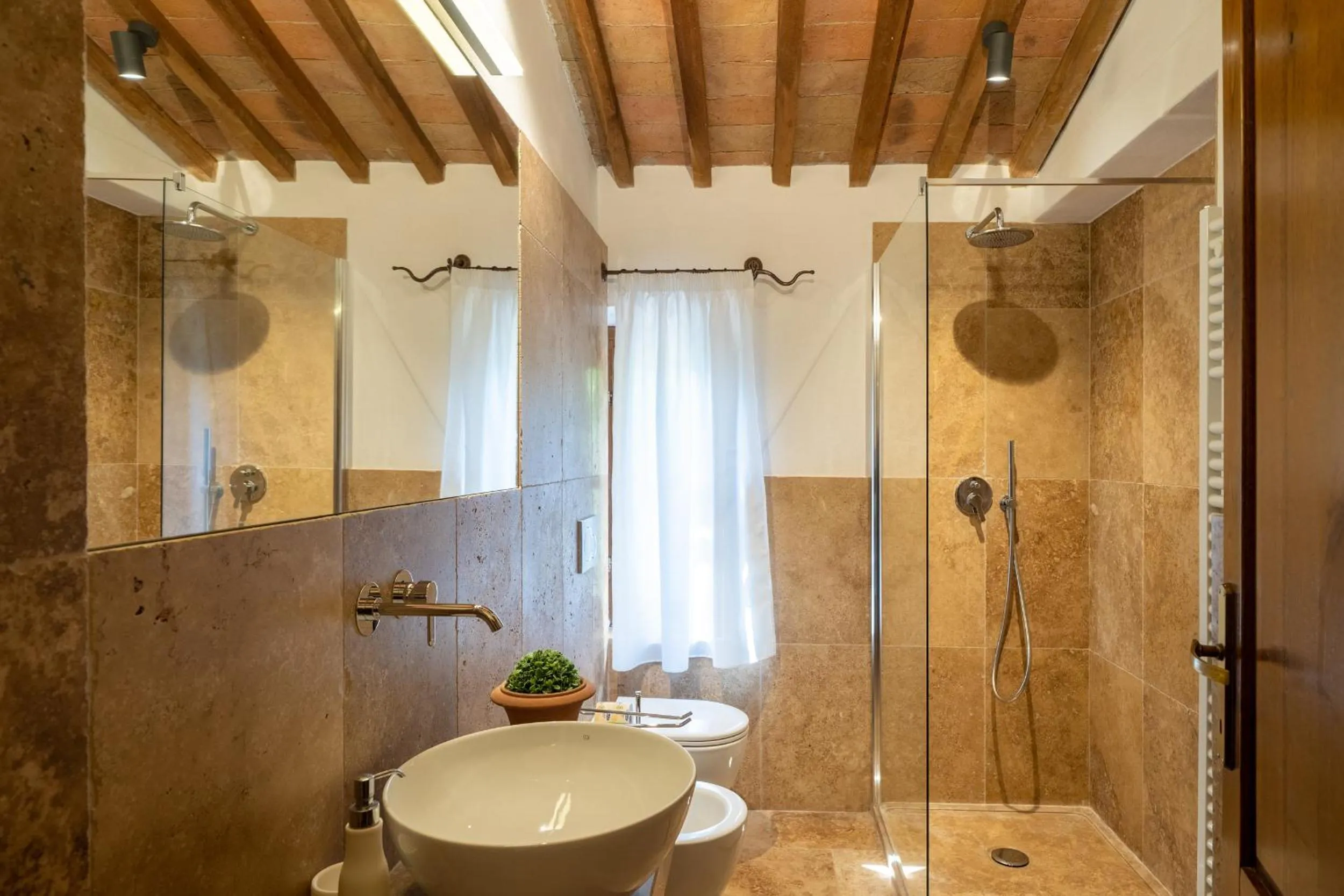 Shower in Agriturismo Canale