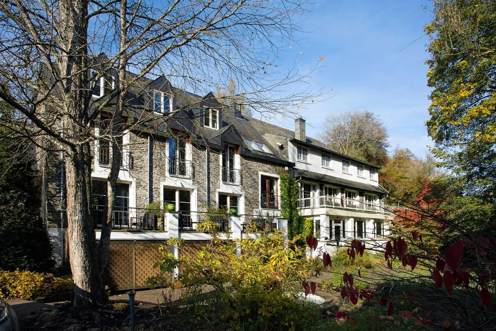 Property building in Hôtel Les Ardillières du Pont d'Oye