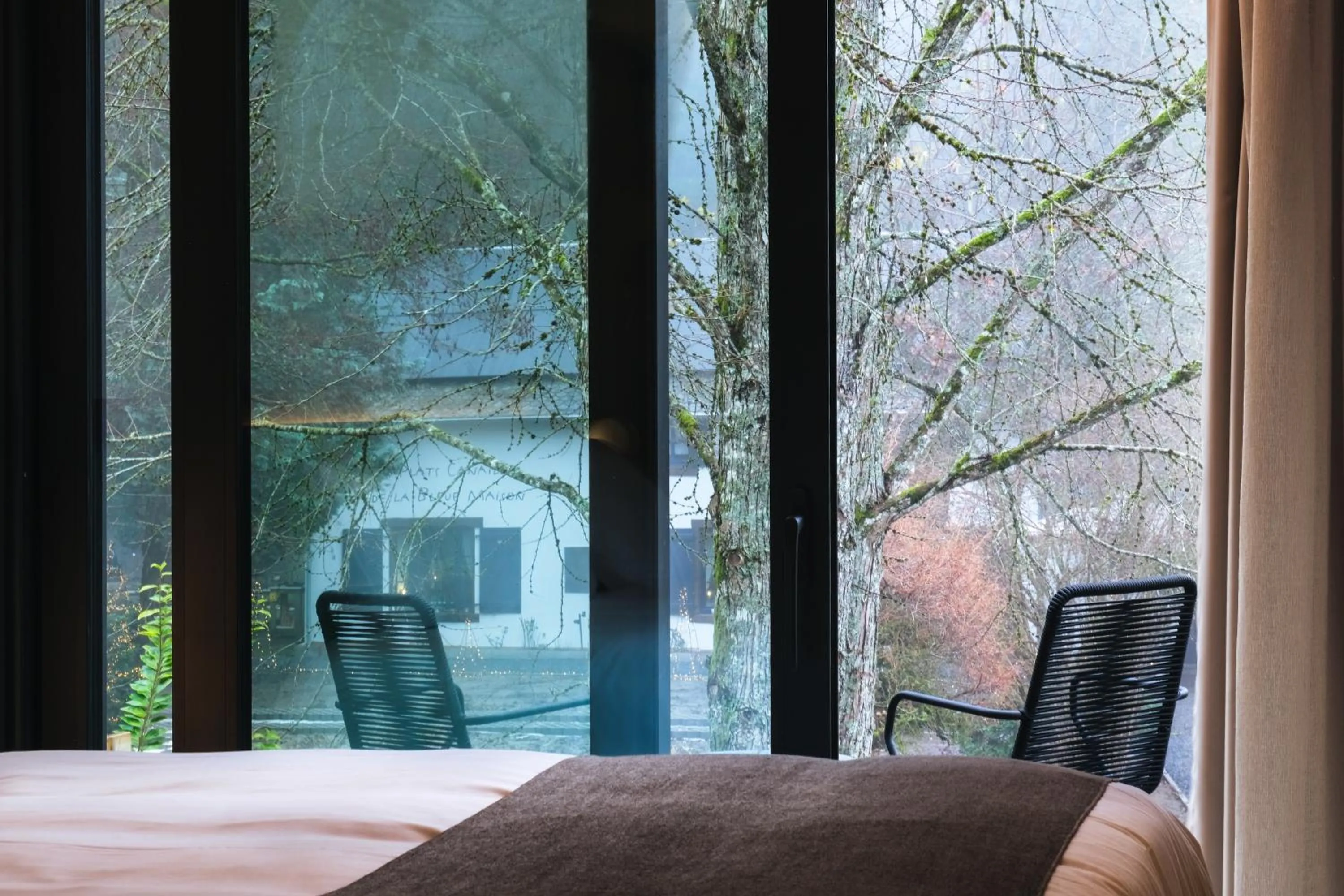 Bed in Hôtel Les Ardillières du Pont d'Oye