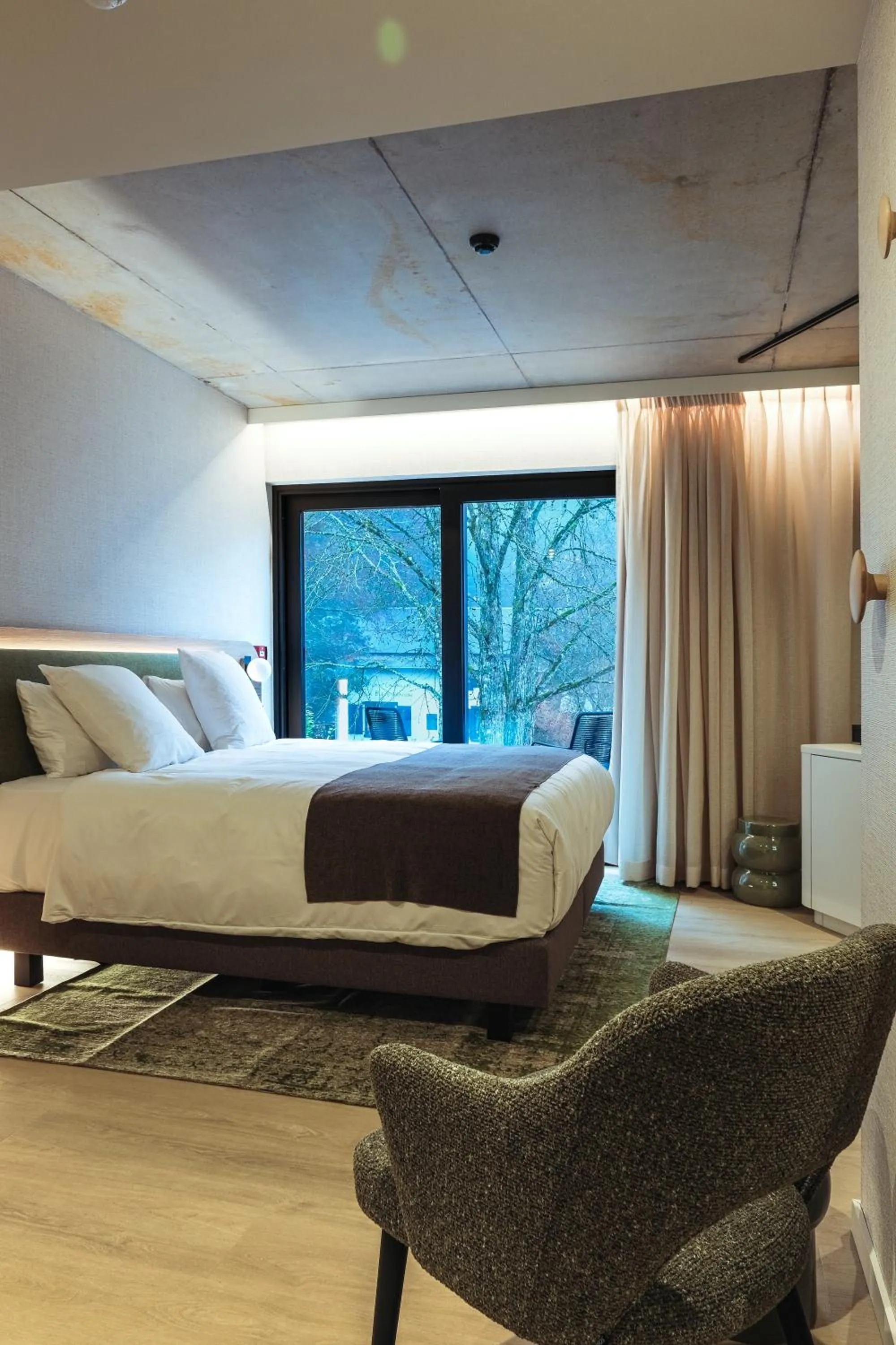 Bed in Hôtel Les Ardillières du Pont d'Oye