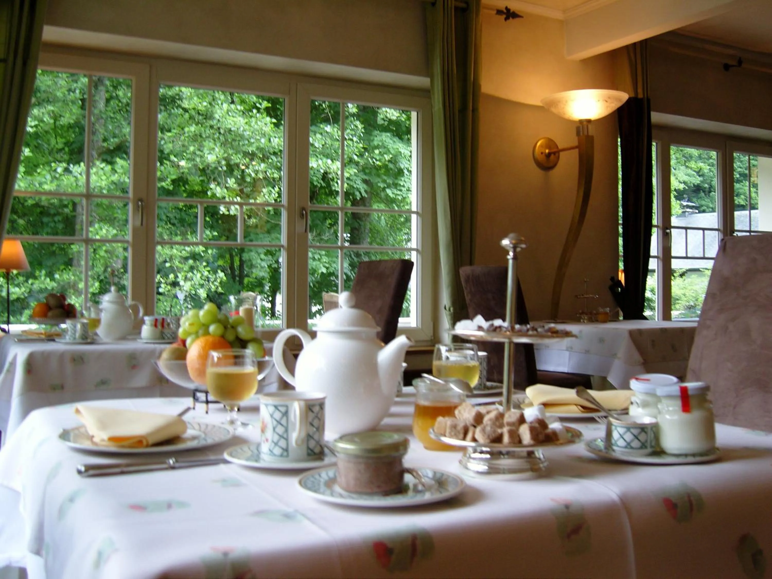 Restaurant/places to eat in Hôtel Les Ardillières du Pont d'Oye