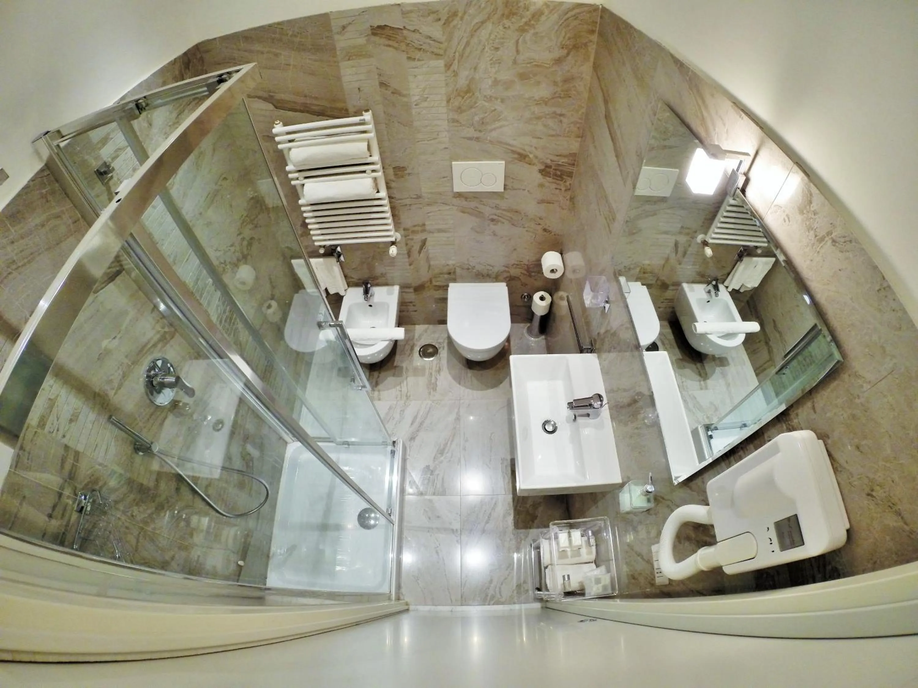 Shower in Tre R Colosseo