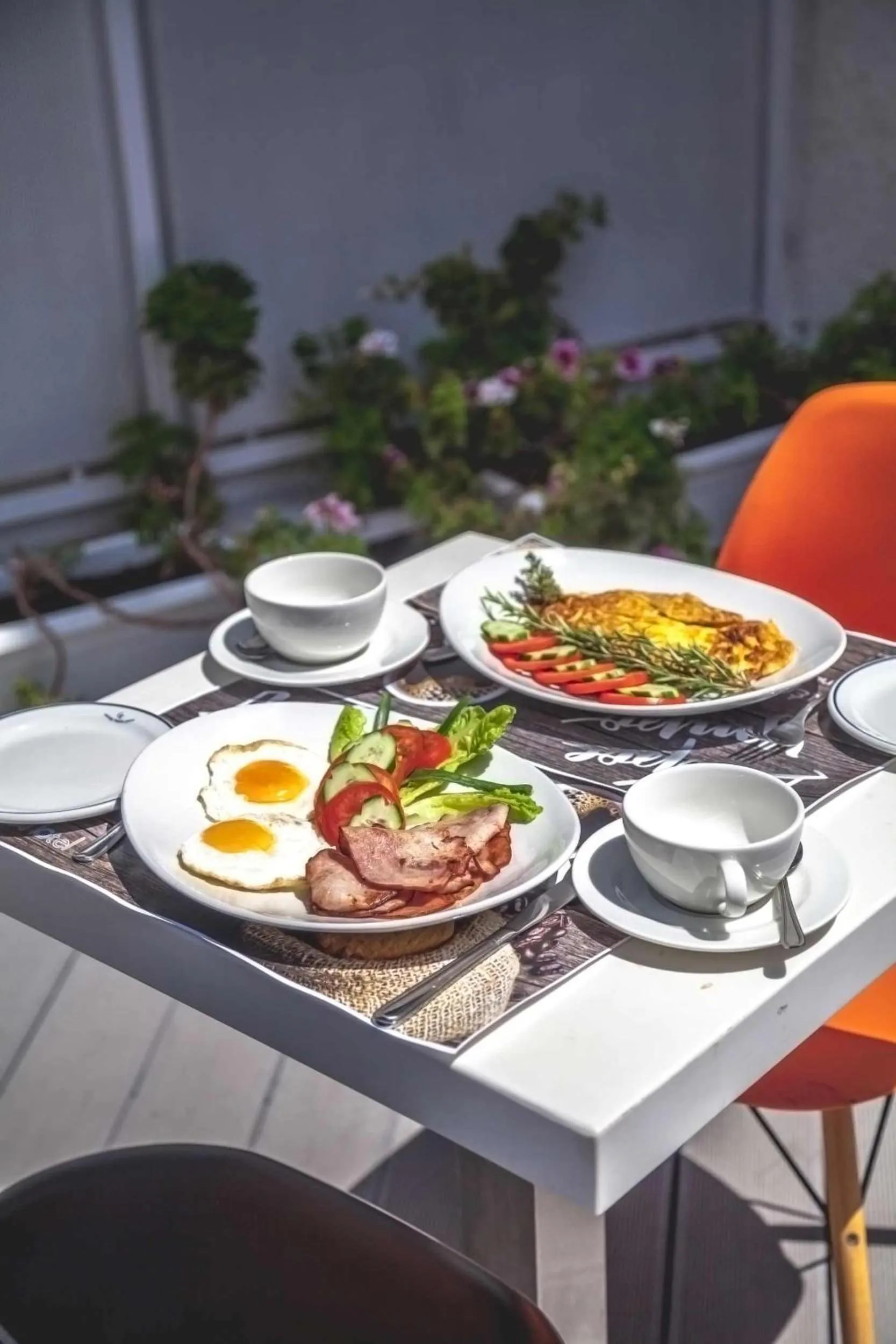 Restaurant/places to eat in TSANotel