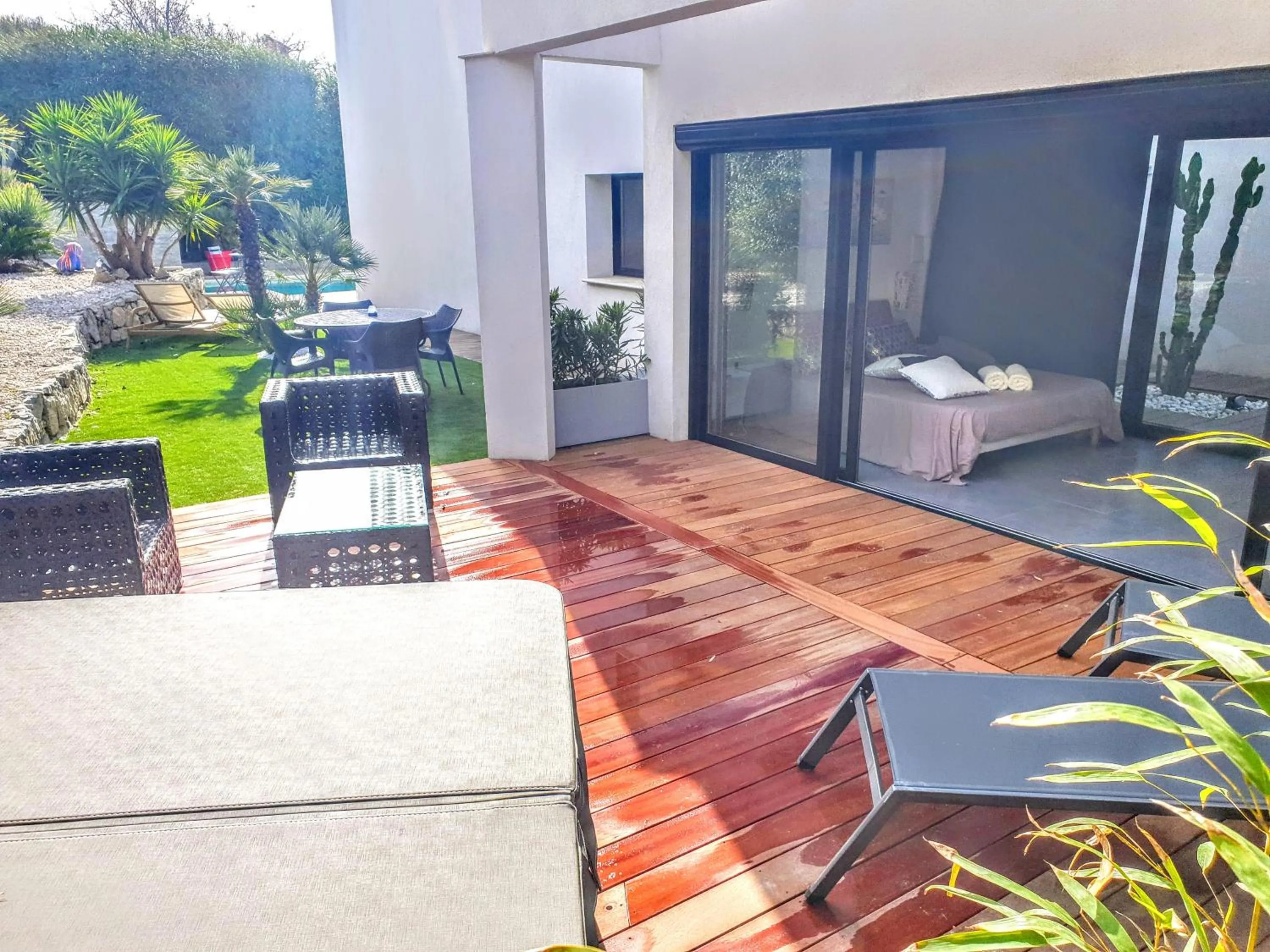 Garden view in La Villa Blanche