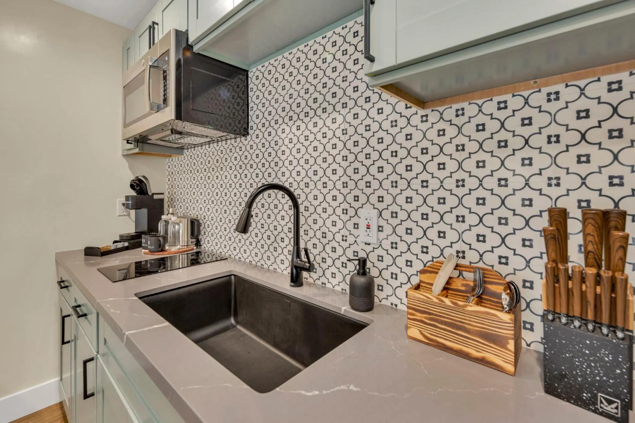 Kitchen or kitchenette in The Marbella