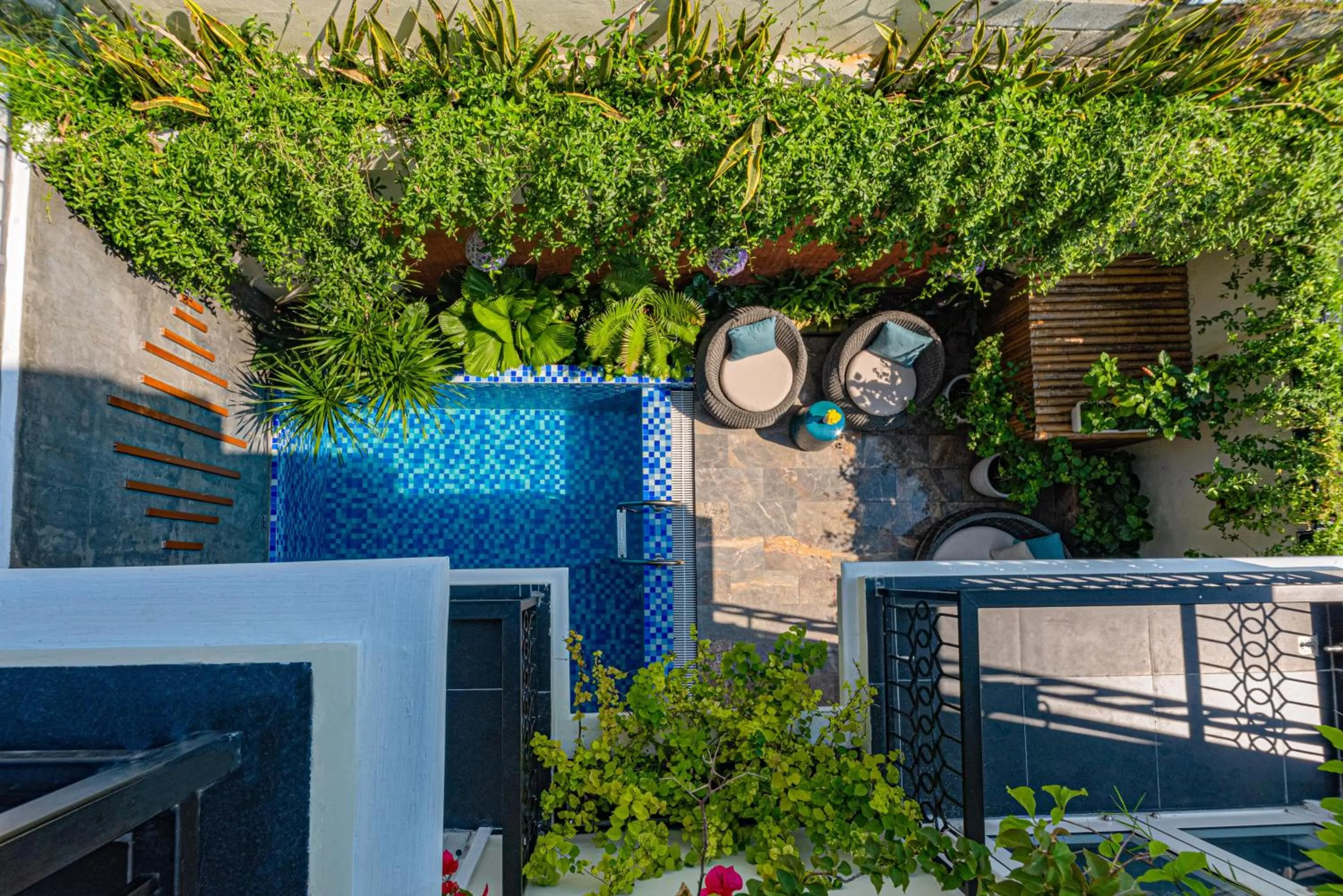 Swimming pool in Hoi An Merrily De Art Hotel