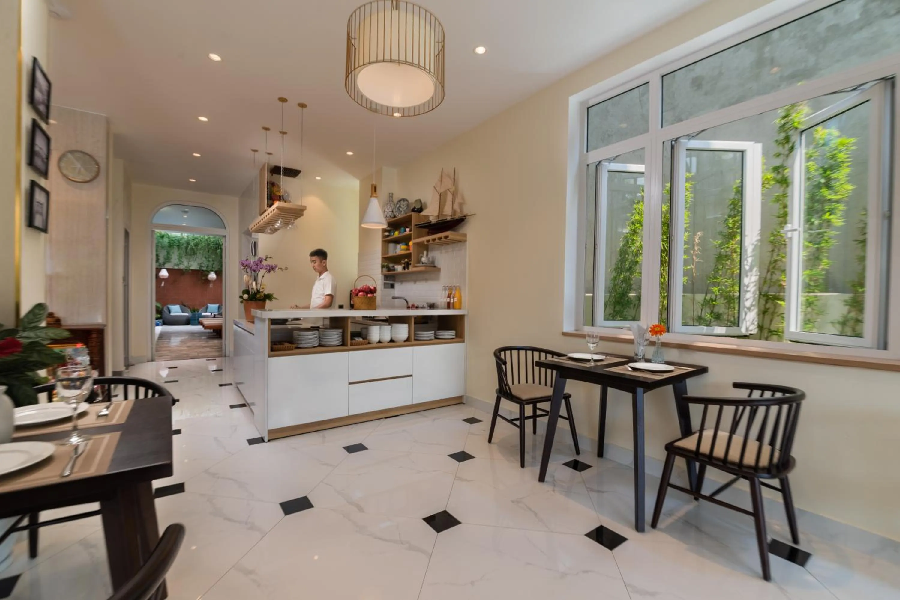 Restaurant/places to eat in Hoi An Merrily De Art Hotel