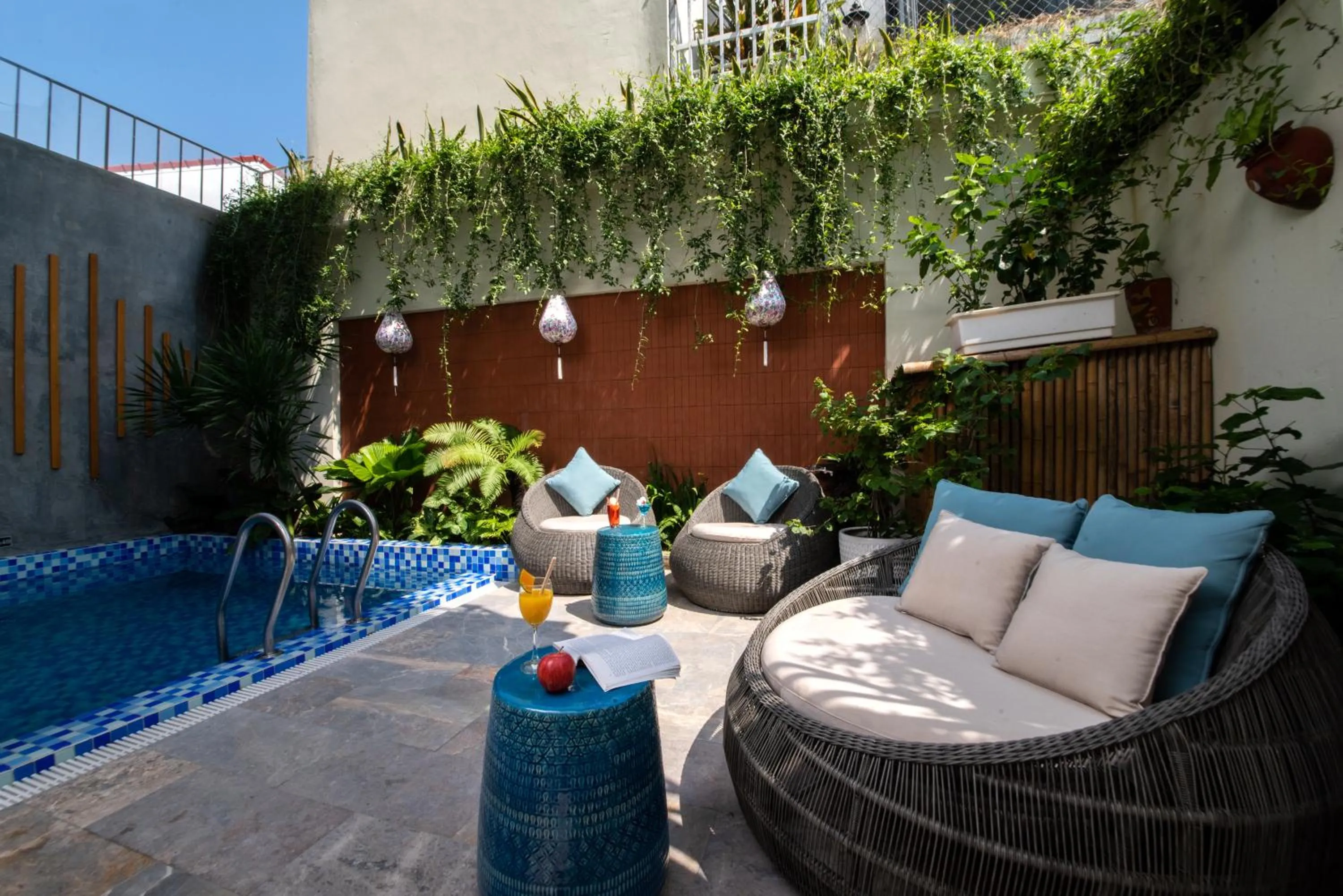 Swimming pool in Hoi An Merrily De Art Hotel