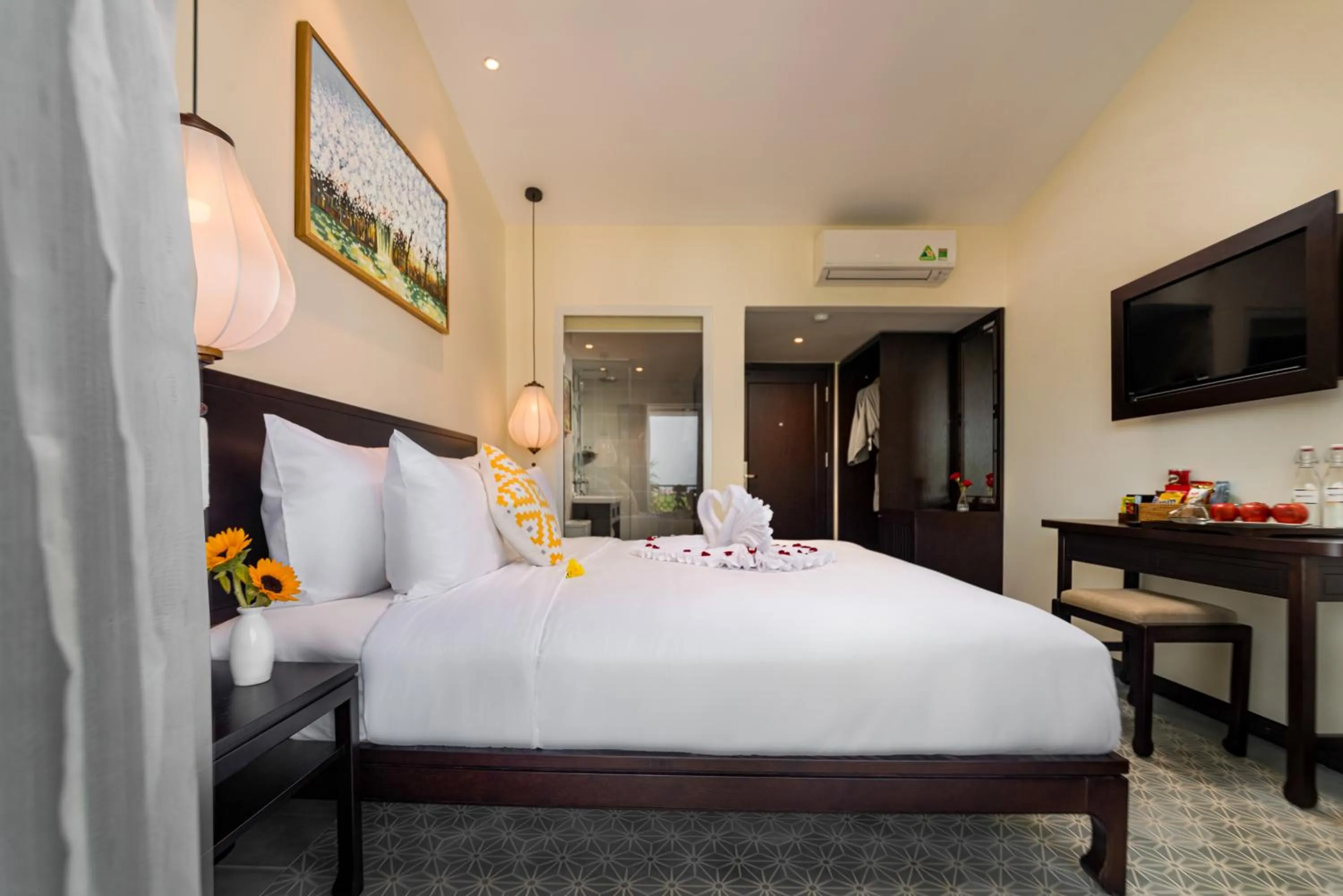 Bed in Hoi An Merrily De Art Hotel