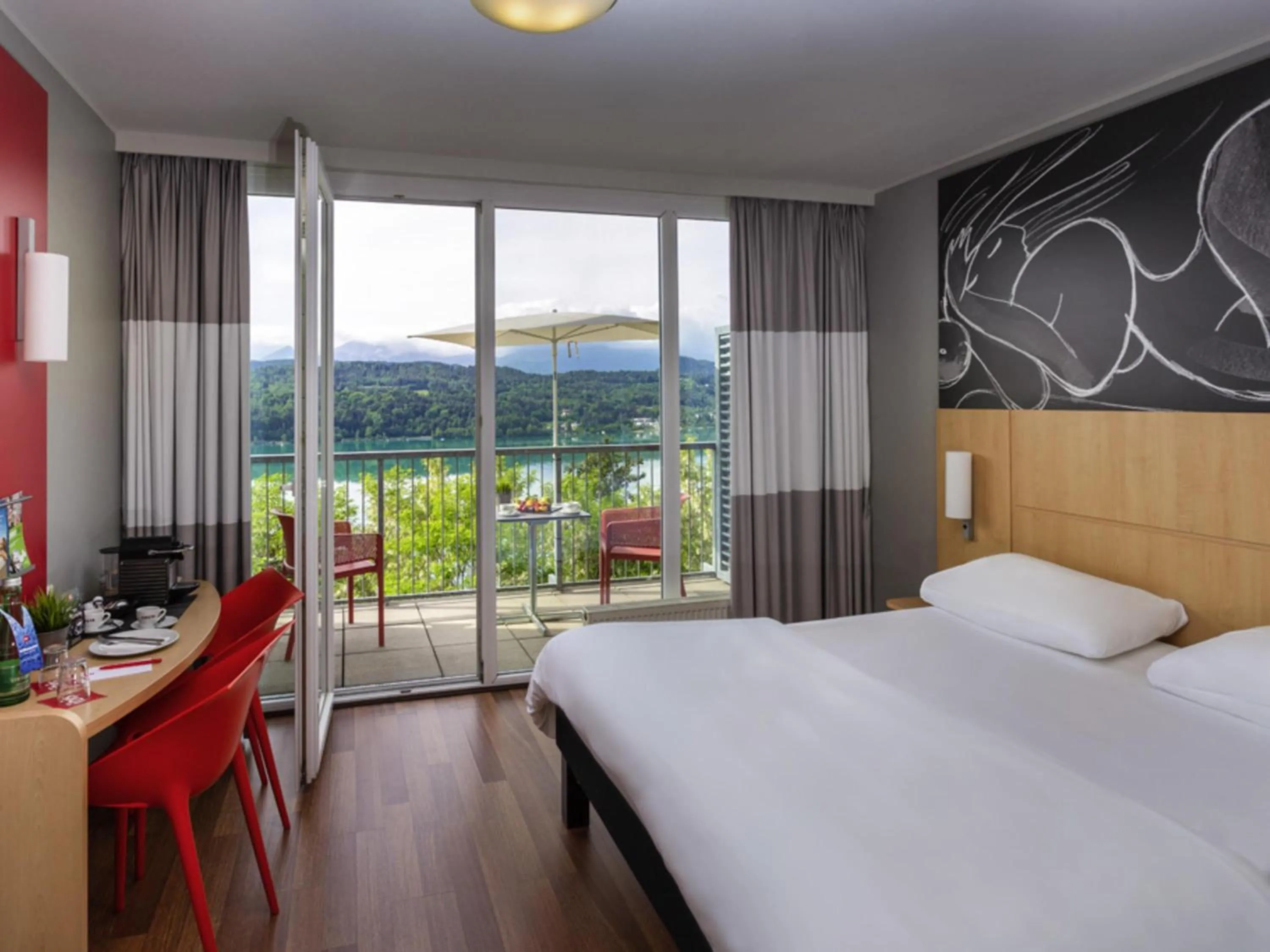 Bedroom, Bed in ibis Wörthersee
