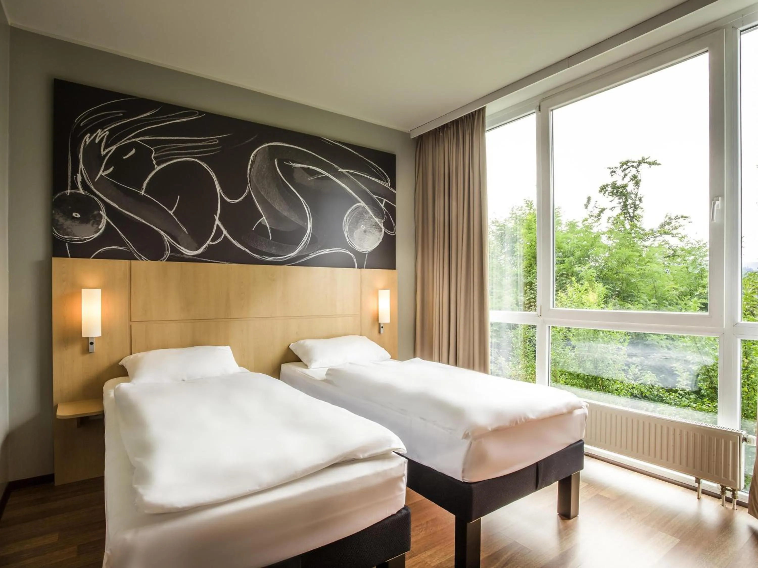 Bedroom, Bed in ibis Wörthersee