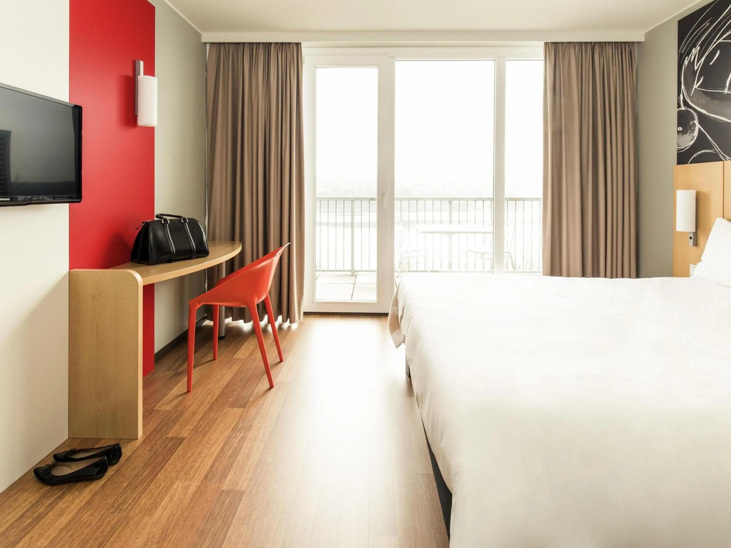 Bedroom, Bed in ibis Wörthersee