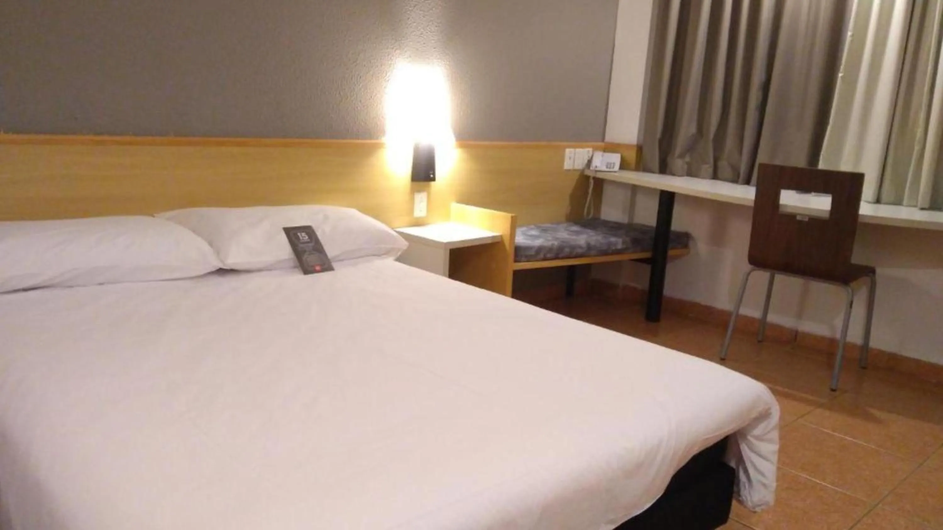 acessibility, Bed in ibis Santos Gonzaga Praia