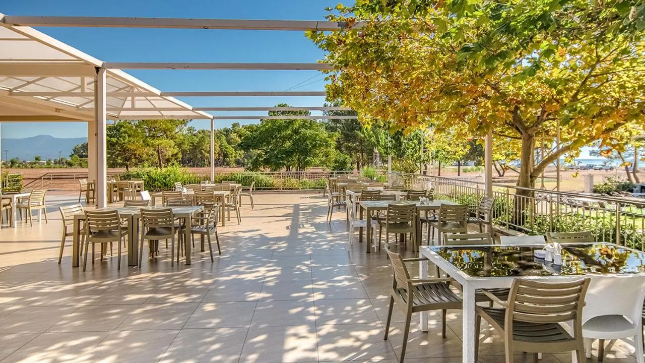 Restaurant/places to eat in Buka Sandy Beach