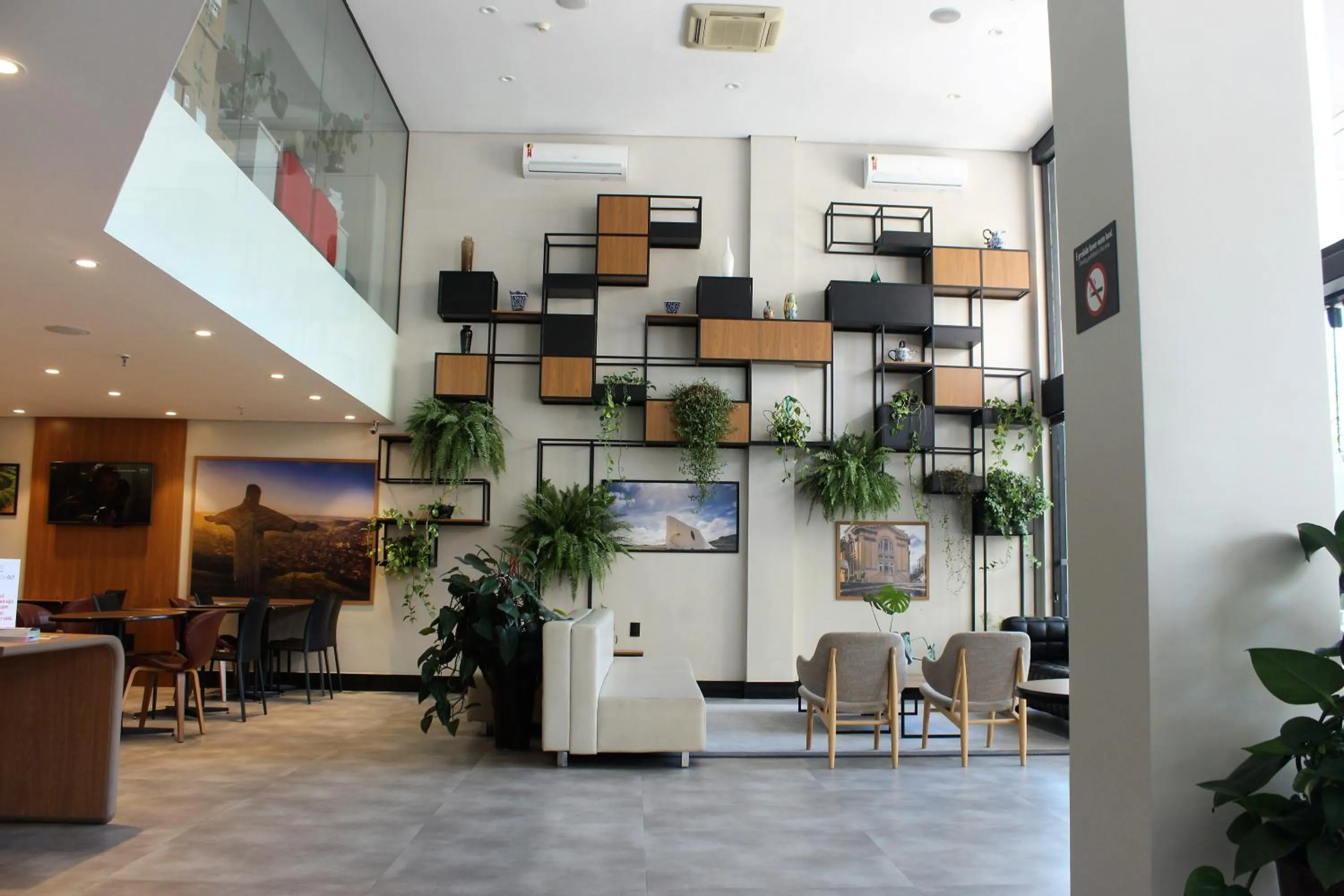 Lobby or reception in ibis Poços de Caldas