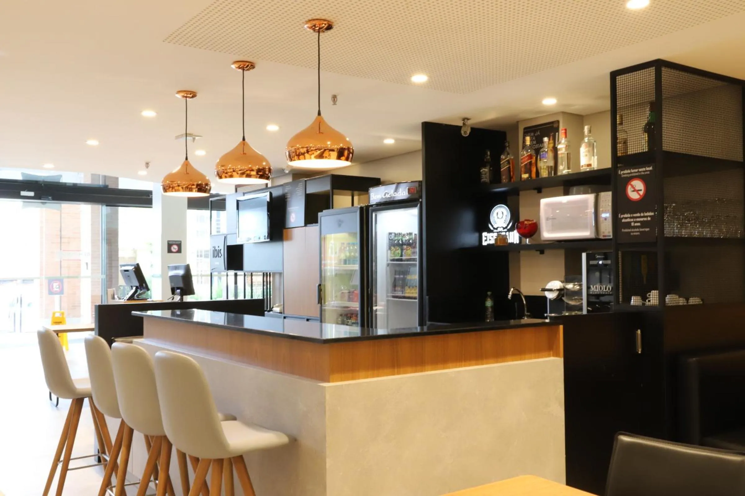 Lobby or reception in ibis Poços de Caldas