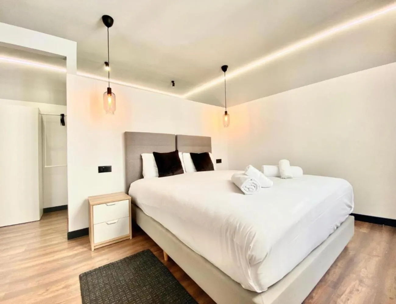 Photo of the whole room, Bed in Montera Center Madrid