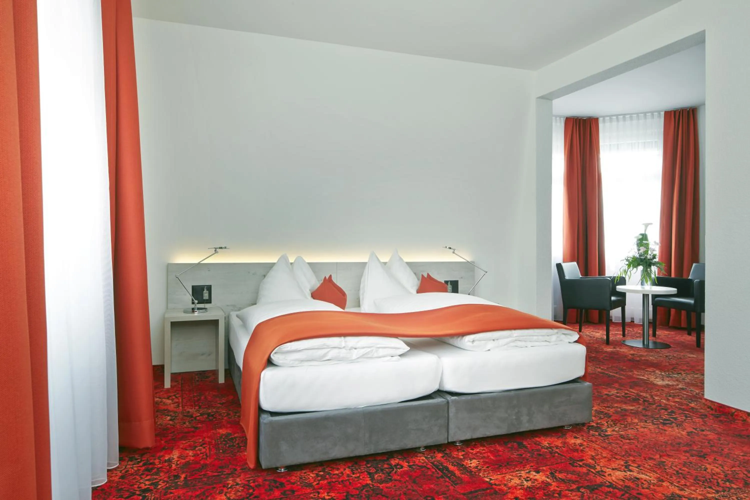 Photo of the whole room, Bed in Hotel Restaurant Bellevue au Lac