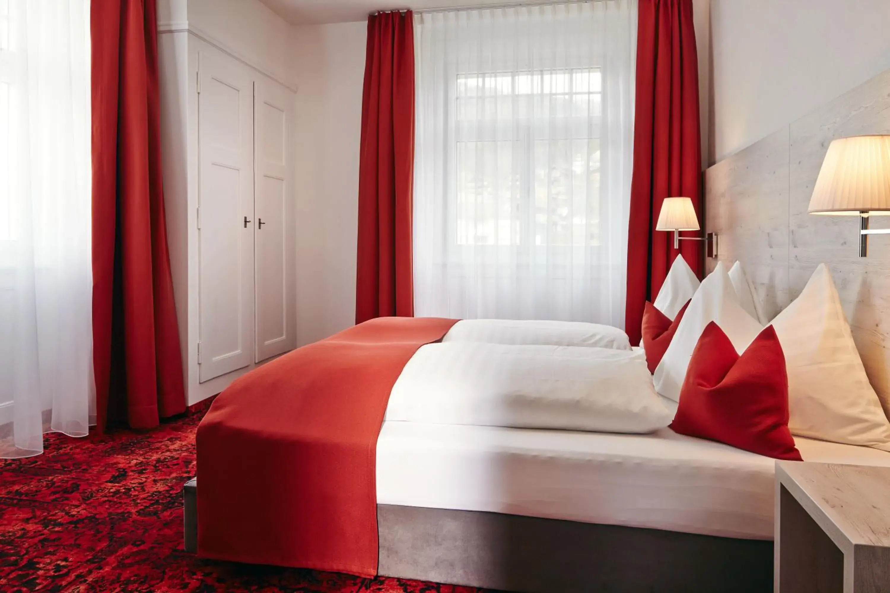 Double Room with City View in Hotel Restaurant Bellevue au Lac Double Room with City View in Hotel Restaurant Bellevue au Lac