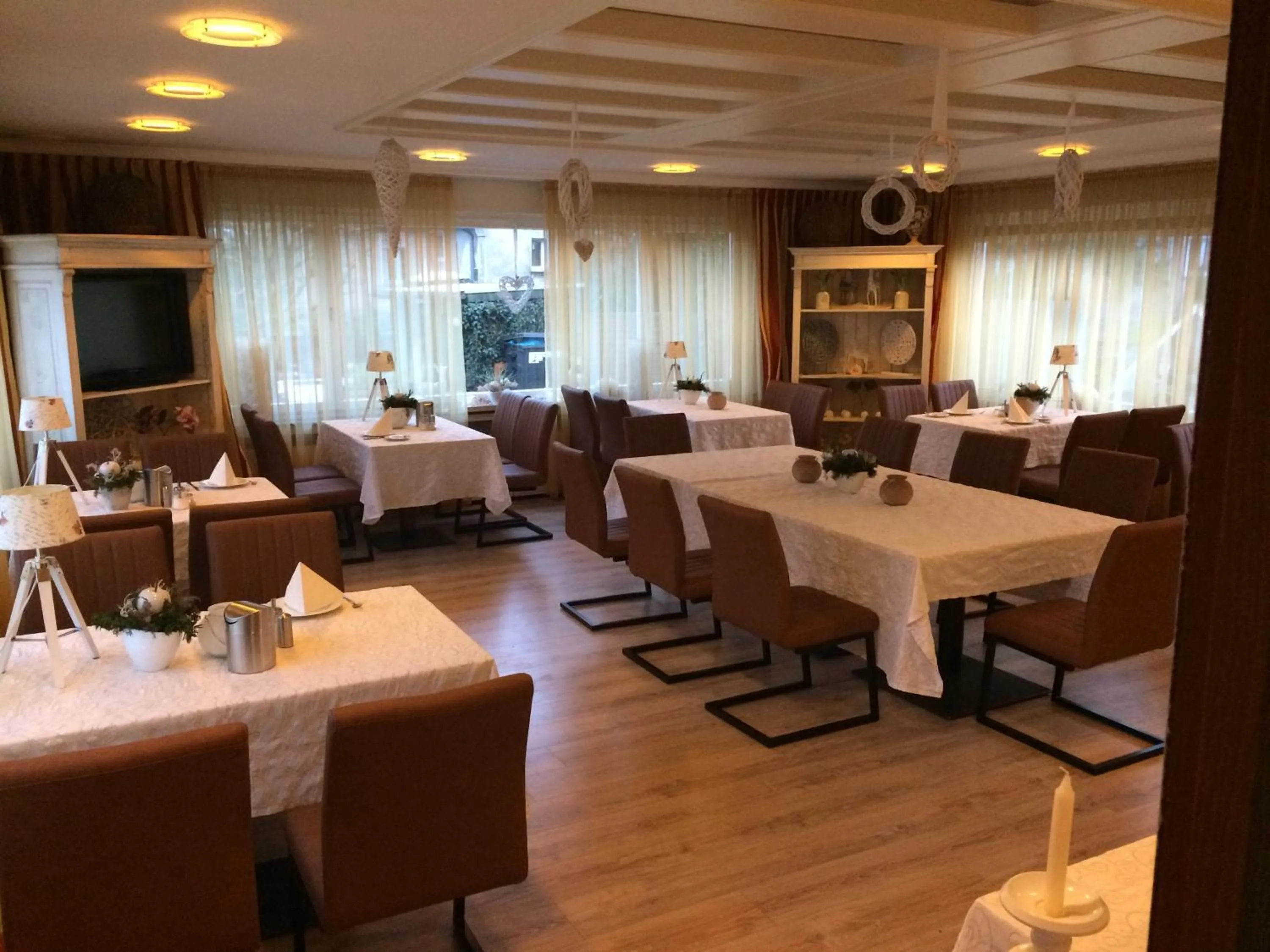 Restaurant/places to eat in Teutonia Hotel