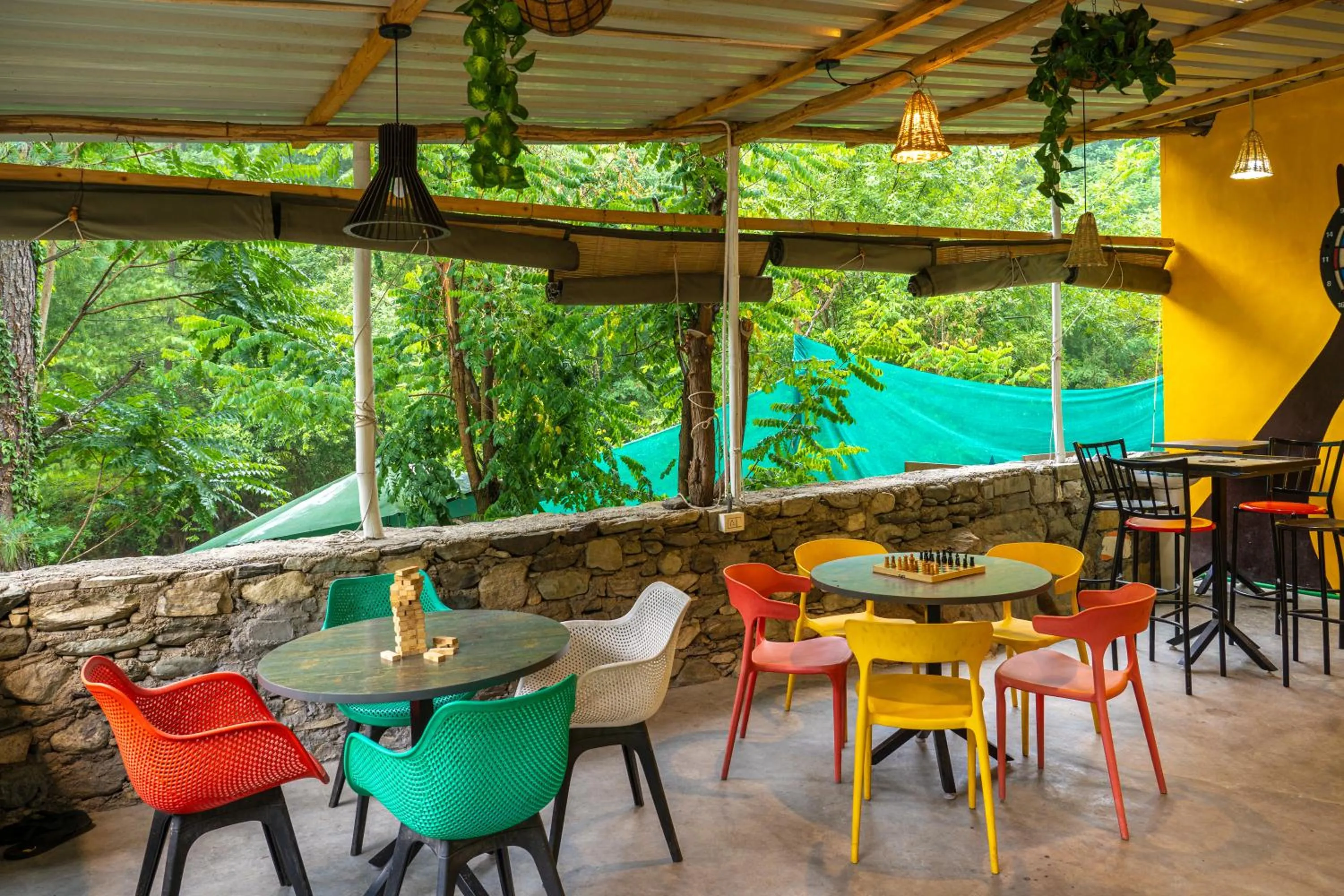 Restaurant/places to eat in Whoopers Boutique Resort Jibhi