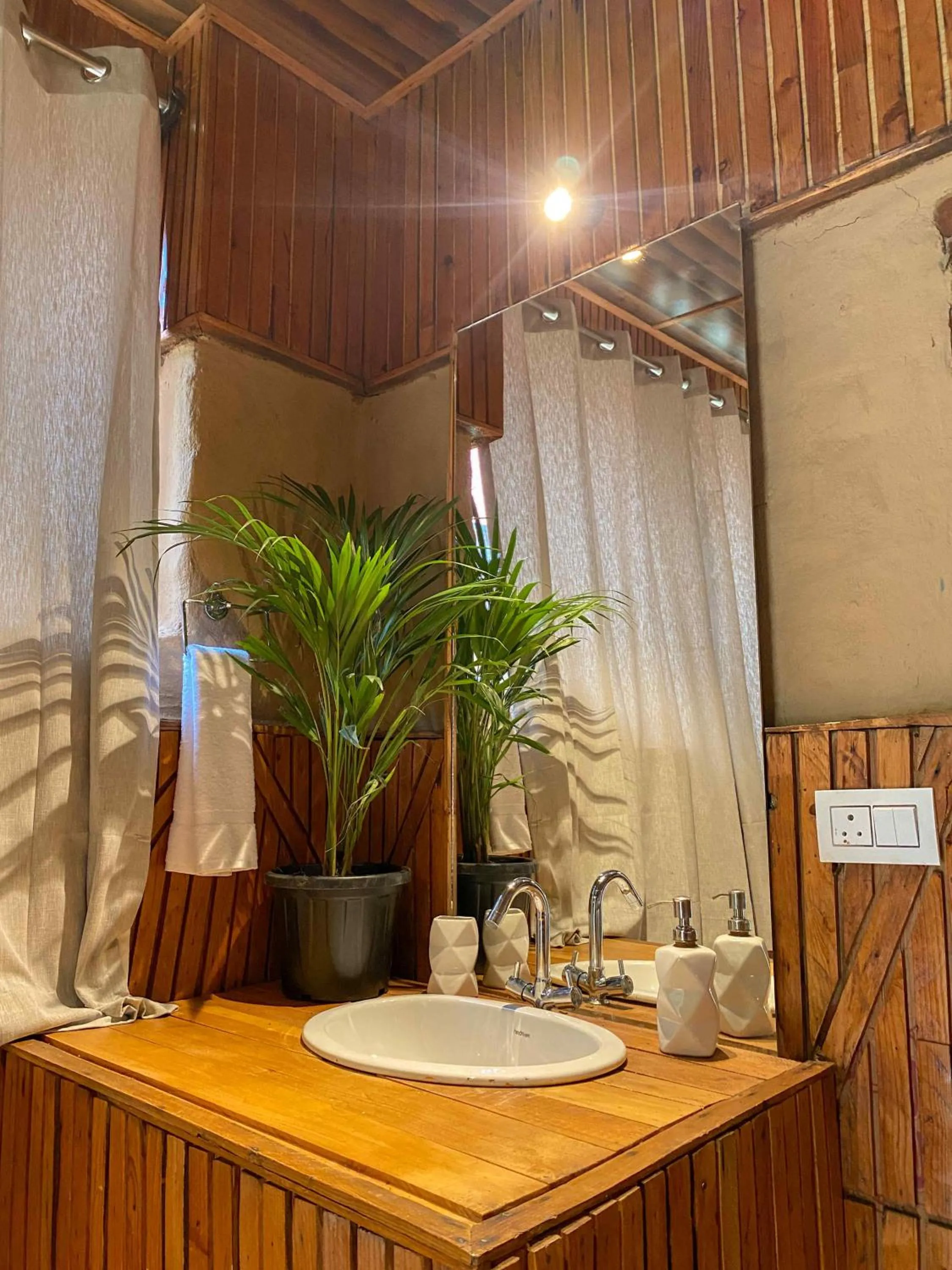 Whoopers Boutique Resort Jibhi