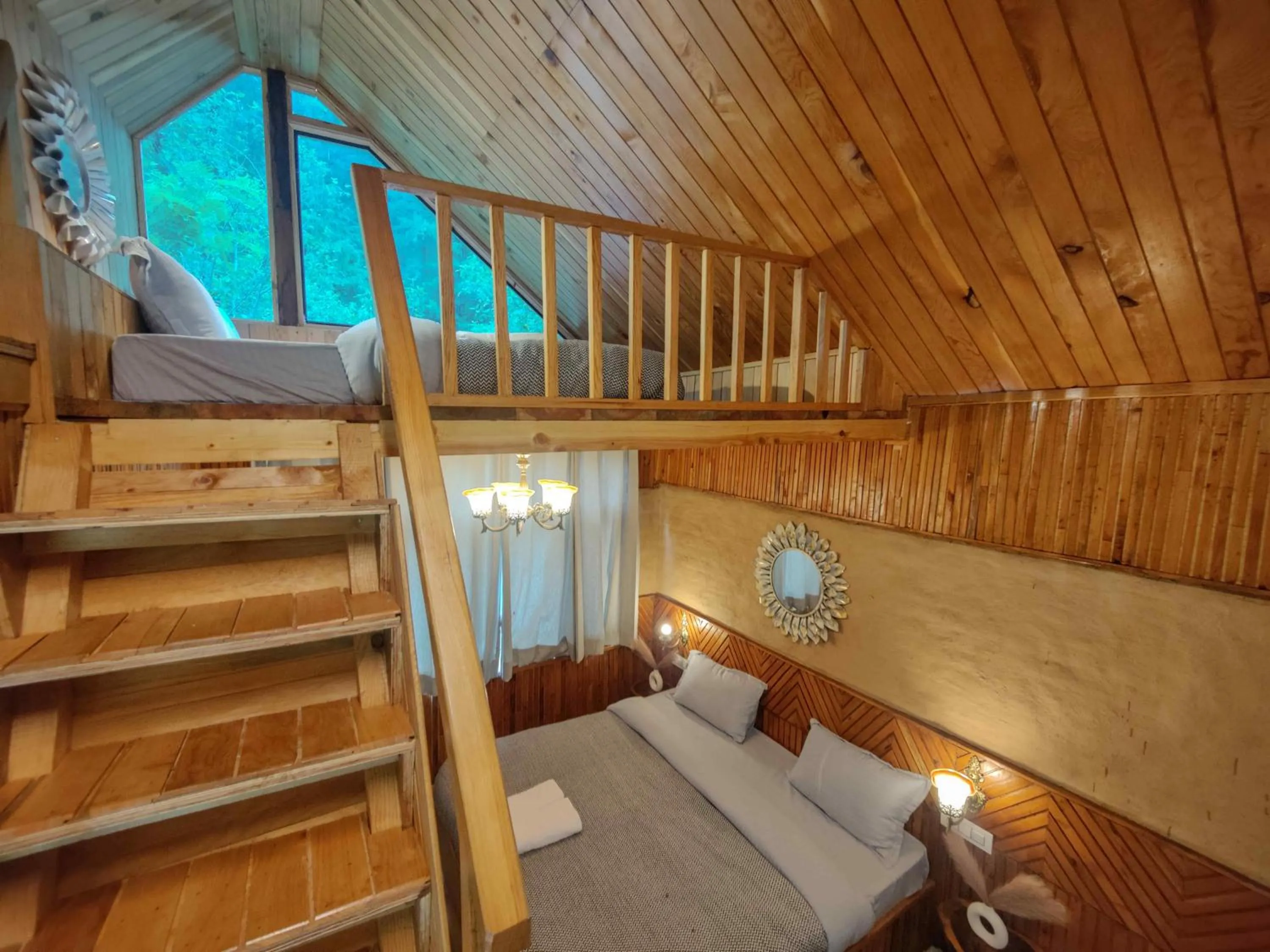 Bed in Whoopers Boutique Resort Jibhi