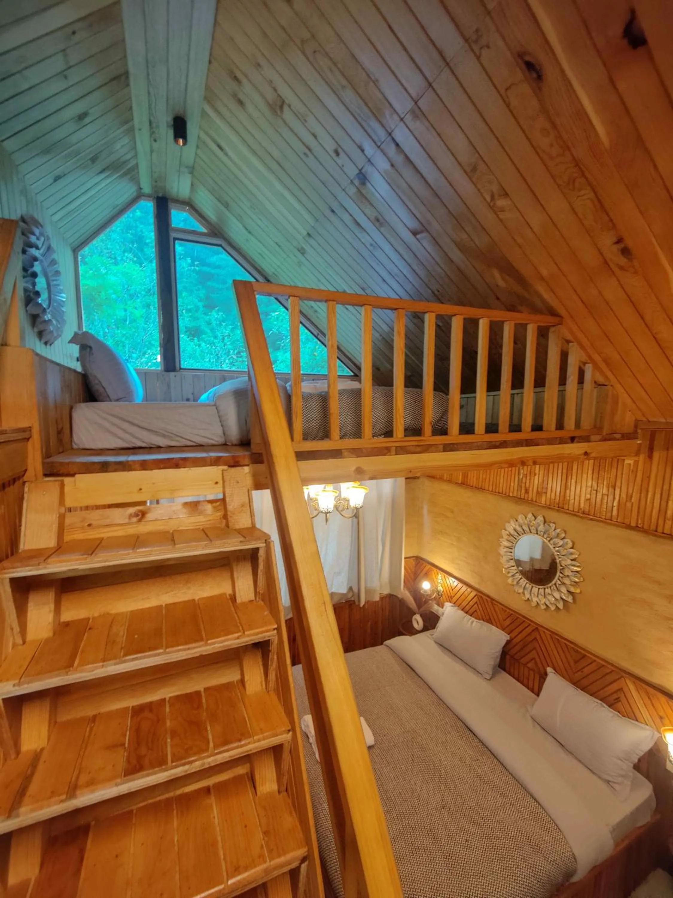 Bed in Whoopers Boutique Resort Jibhi