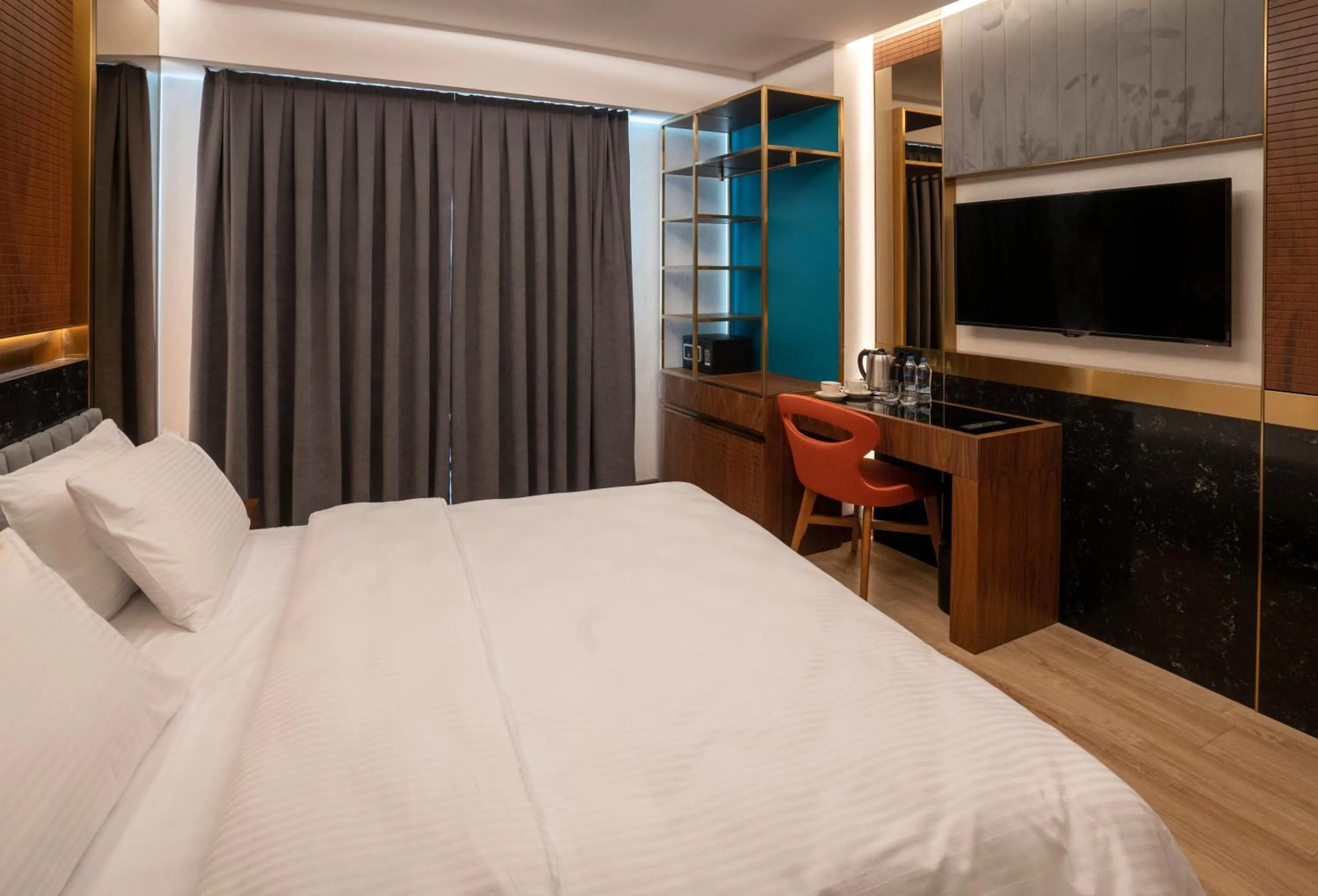 Communal lounge/ TV room, Bed in Henna Hotel Istanbul